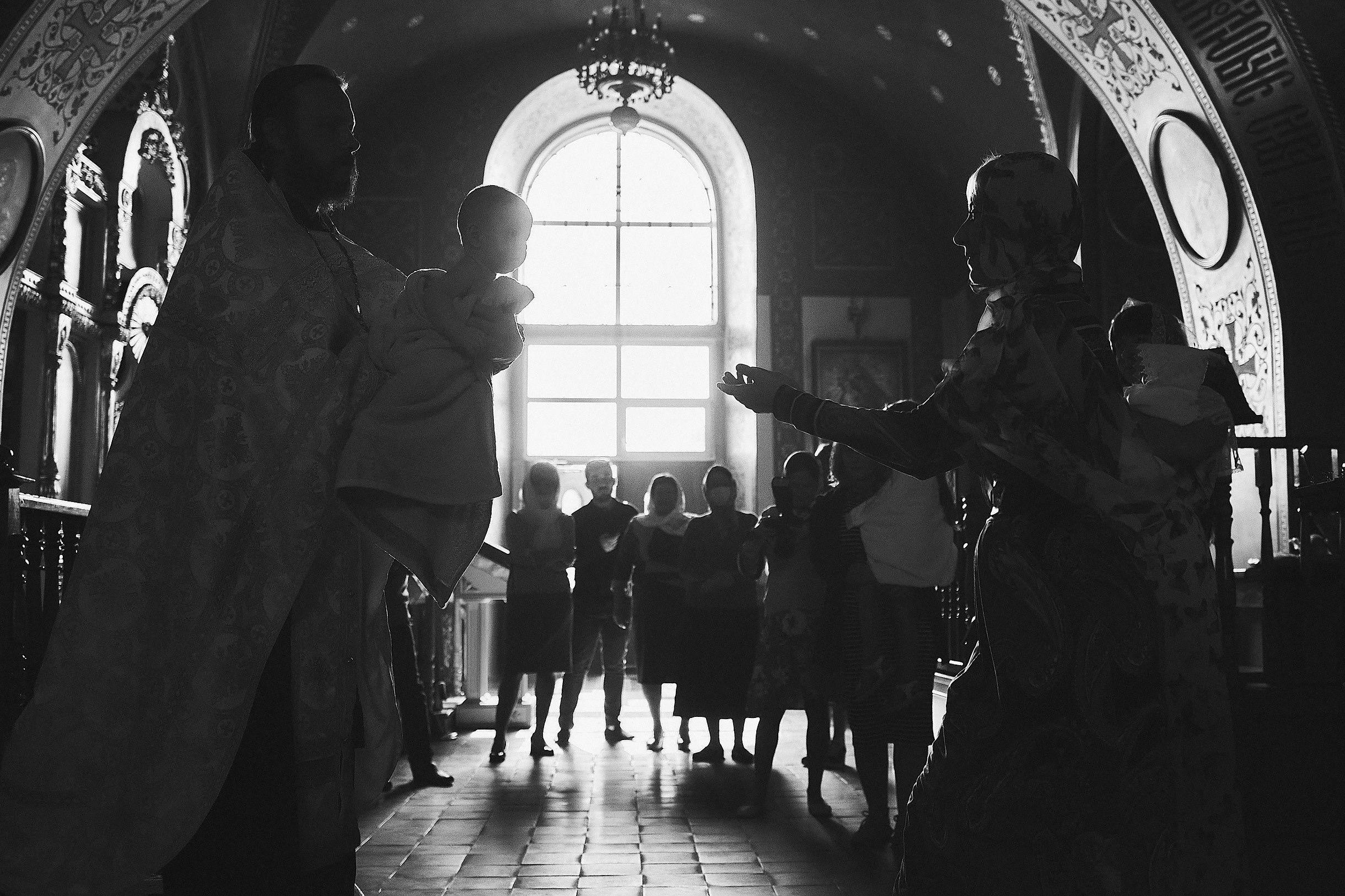 Таинство крещения в Церкови Николая Чудотворца. Свадебный и семейный фотограф Владимир Карамышев