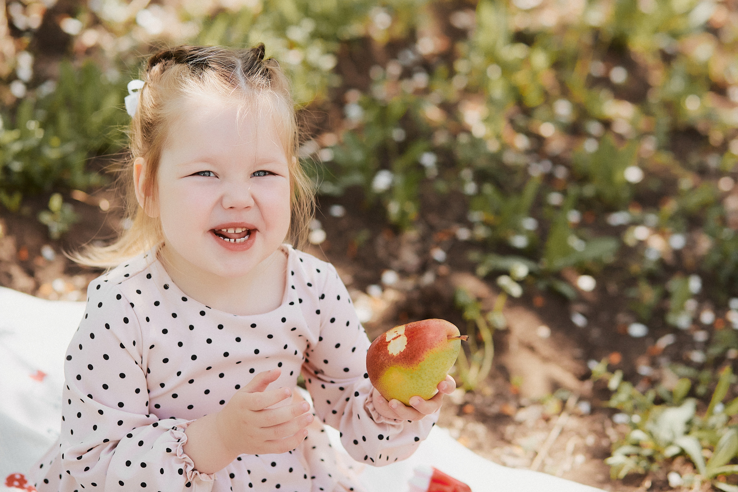 Прогулка семьи Варавкиных в цветущих садах. Свадебный и семейный фотограф Владимир Карамышев