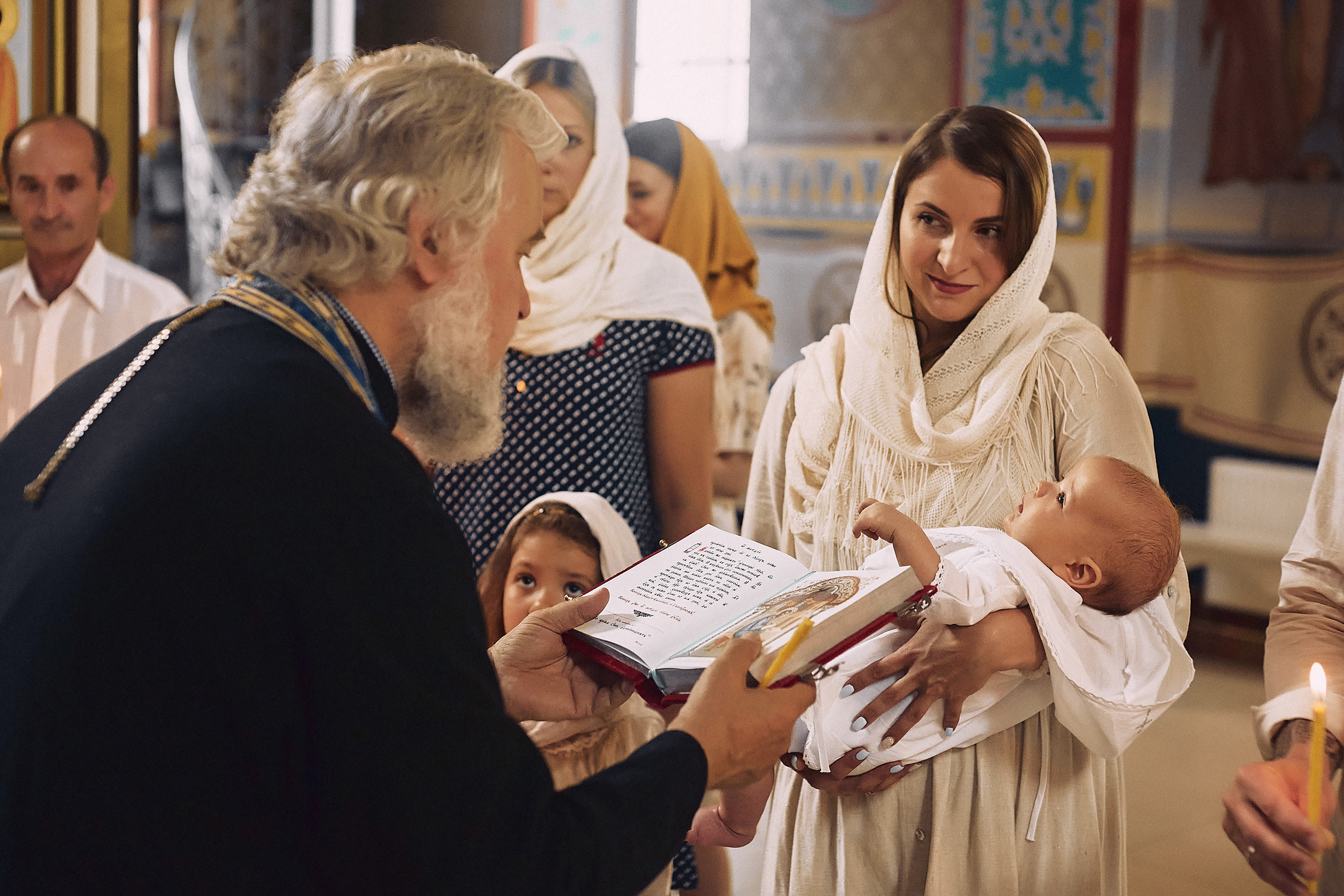 Таинство крещения в Церкови иконы Божией Матери Одигитрия Иерусалимского. Свадебный и семейный фотограф Владимир Карамышев