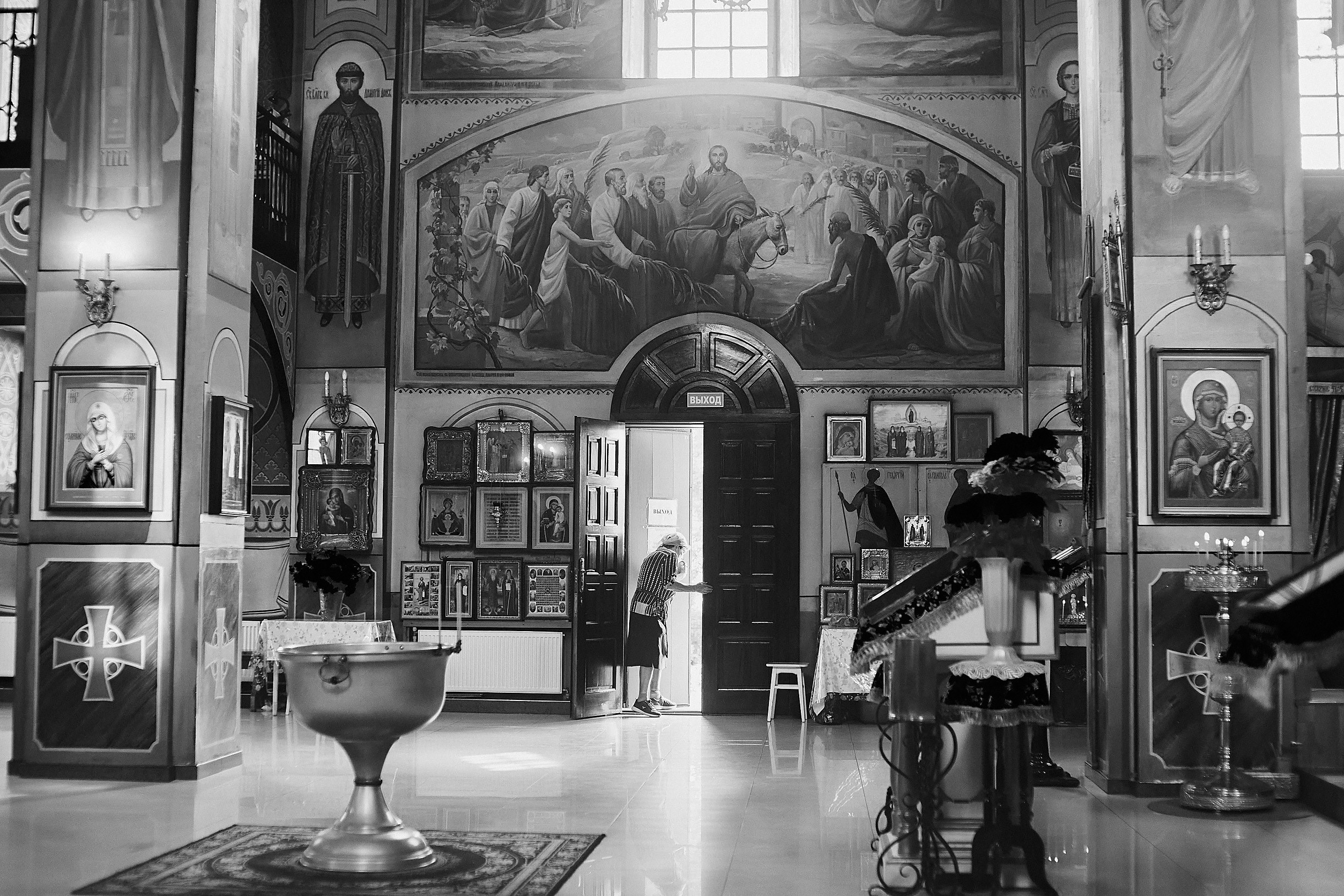 Таинство крещения в Церкови иконы Божией Матери Одигитрия Иерусалимского. Свадебный и семейный фотограф Владимир Карамышев