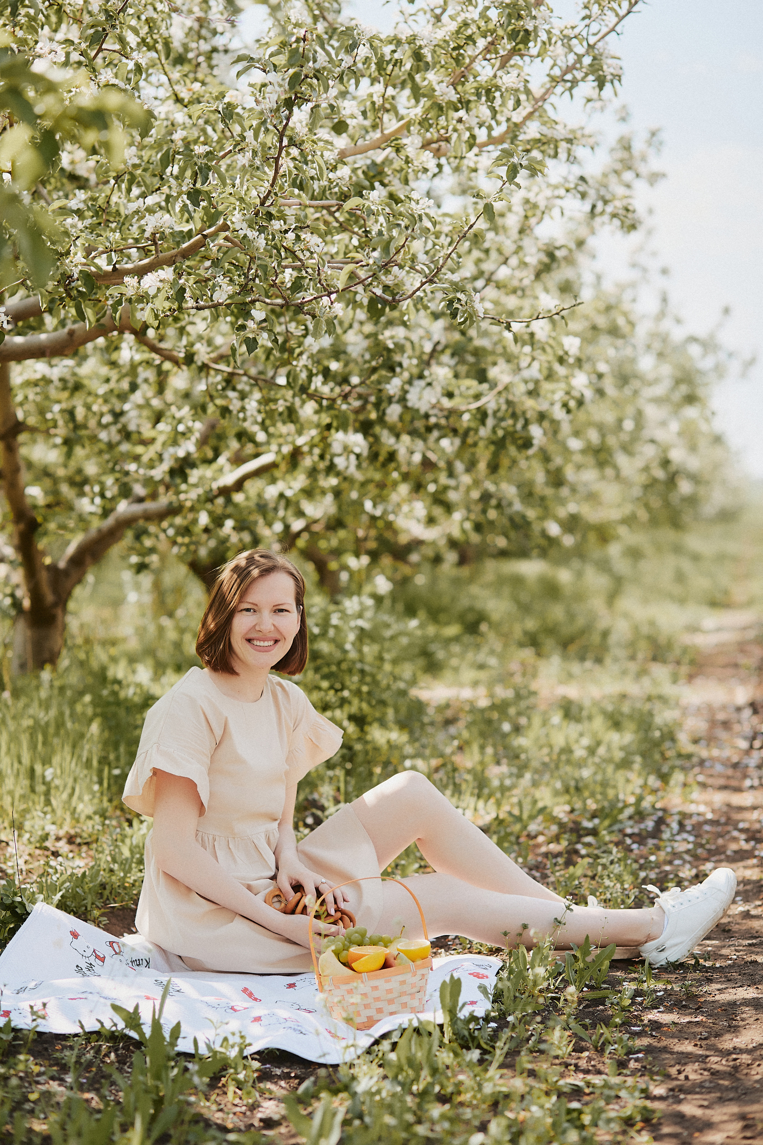 Прогулка семьи Варавкиных в цветущих садах. Свадебный и семейный фотограф Владимир Карамышев