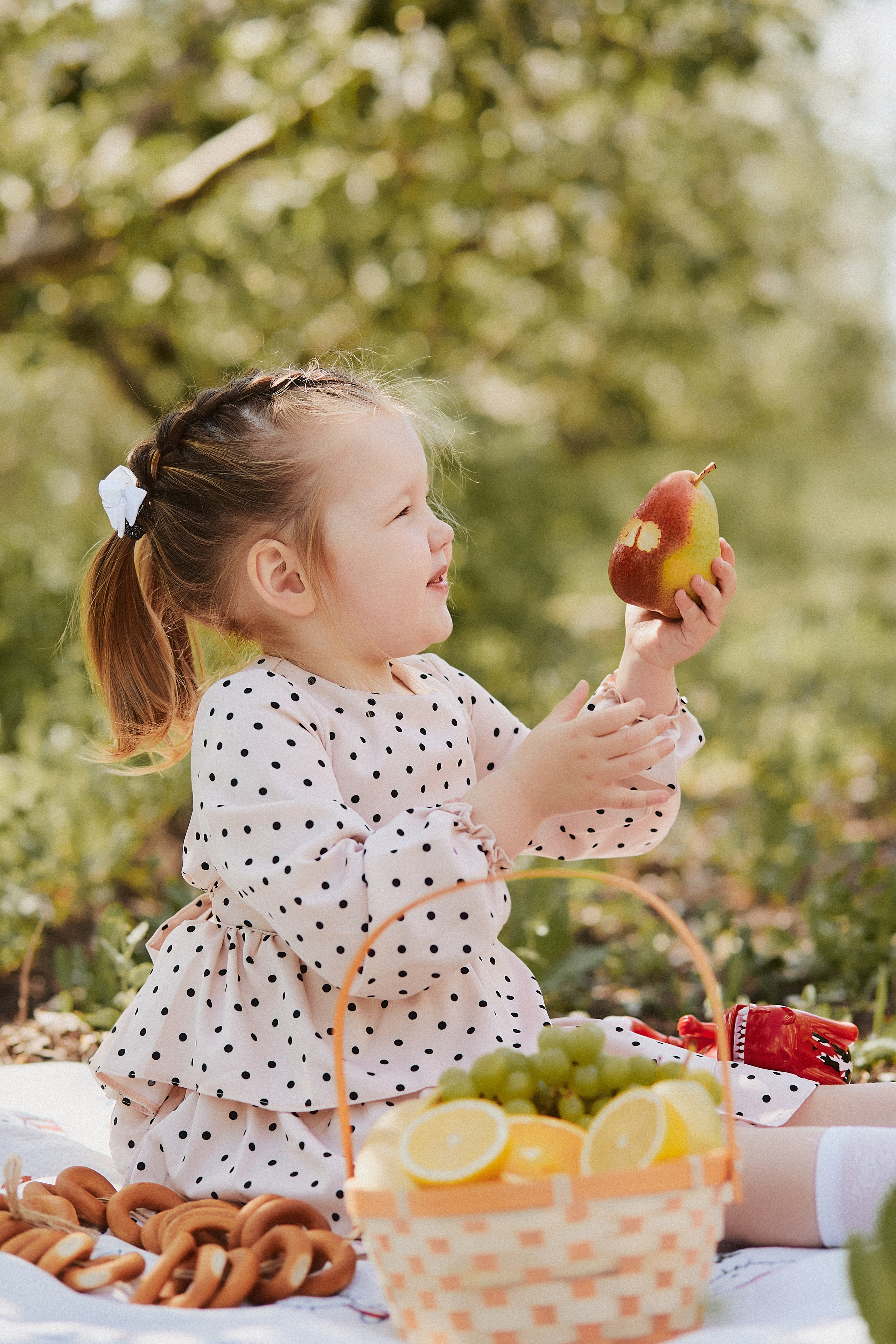 Прогулка семьи Варавкиных в цветущих садах. Свадебный и семейный фотограф Владимир Карамышев