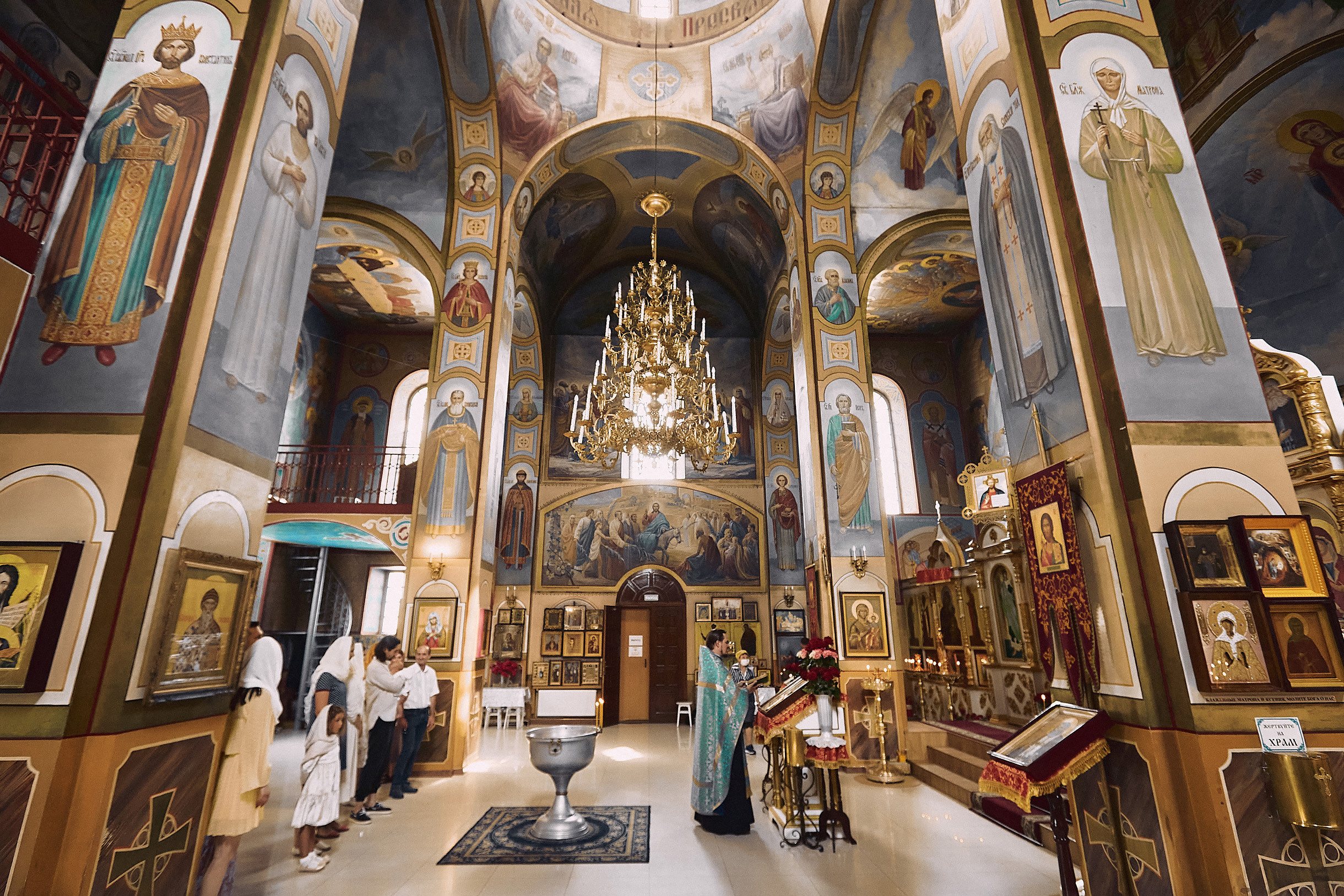 Таинство крещения в Церкови иконы Божией Матери Одигитрия Иерусалимского. Свадебный и семейный фотограф Владимир Карамышев