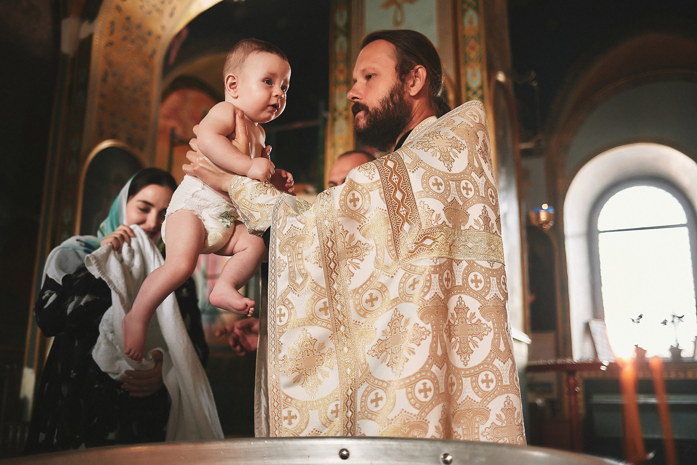 Таинство крещения в Церкови Николая Чудотворца. Свадебный и семейный фотограф Владимир Карамышев
