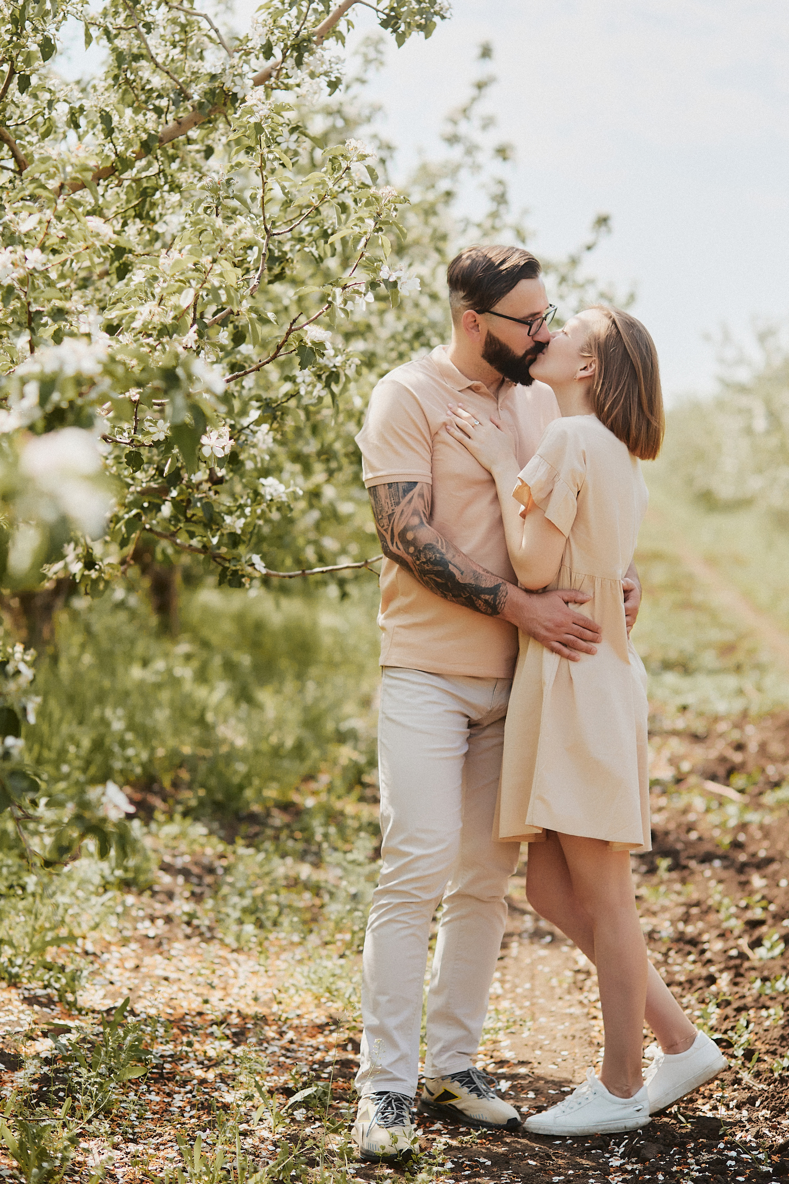 Прогулка семьи Варавкиных в цветущих садах. Свадебный и семейный фотограф Владимир Карамышев