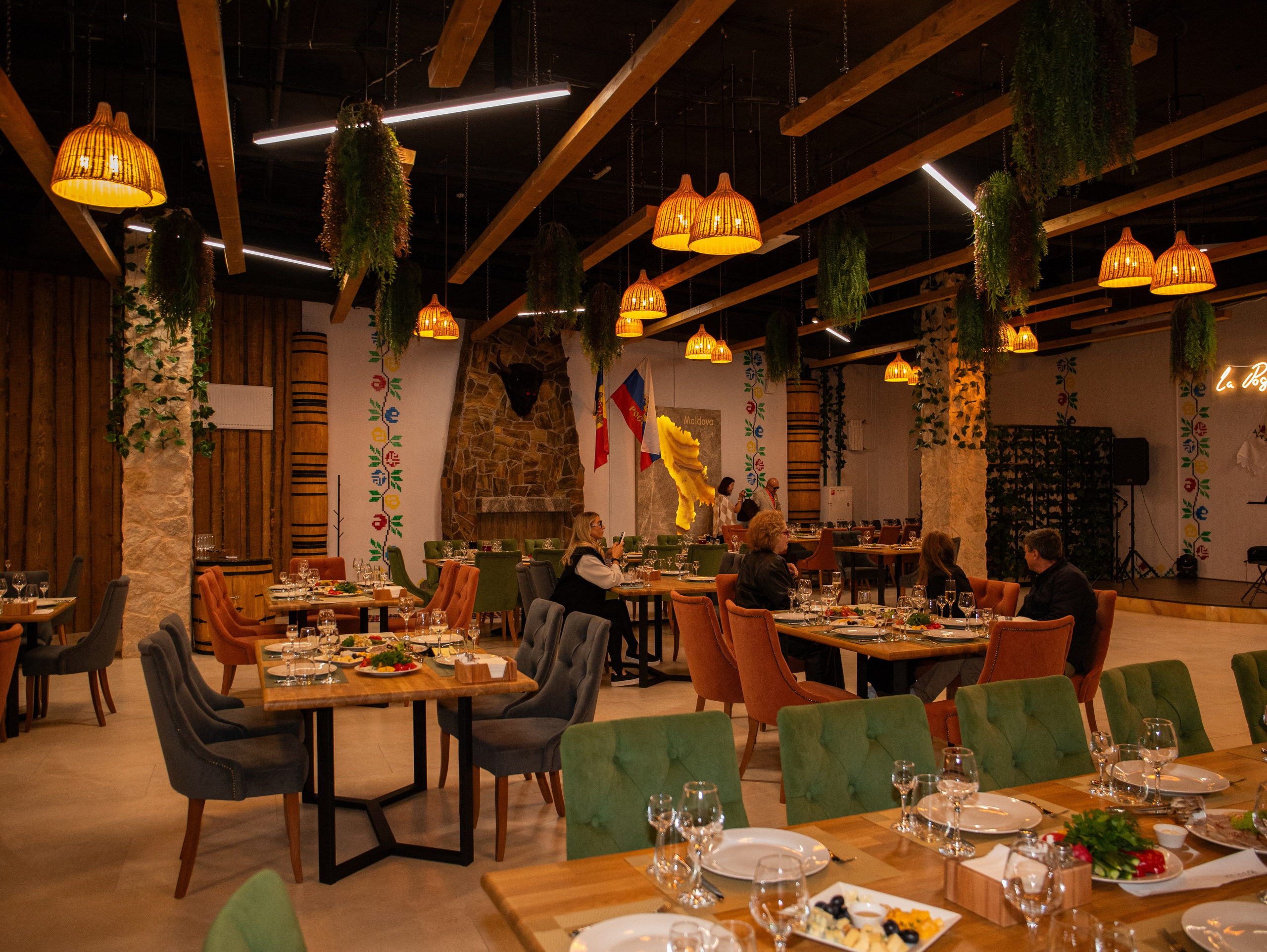 Открытие молдавского ресторана. Свадебный и семейный фотограф в Москве Мила Широких