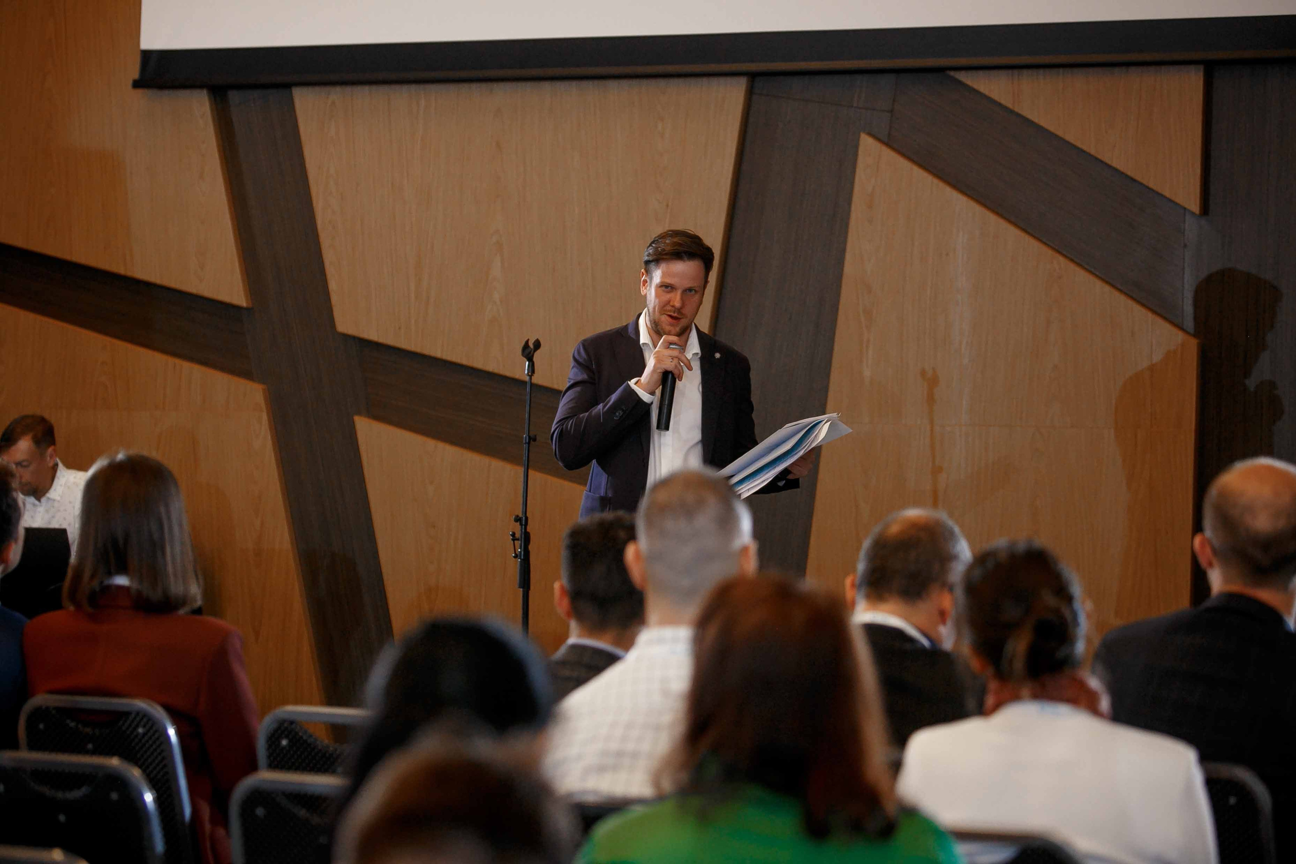 Конференция в «Азимуте». Ваш репортажный фотограф Артемий Антонов