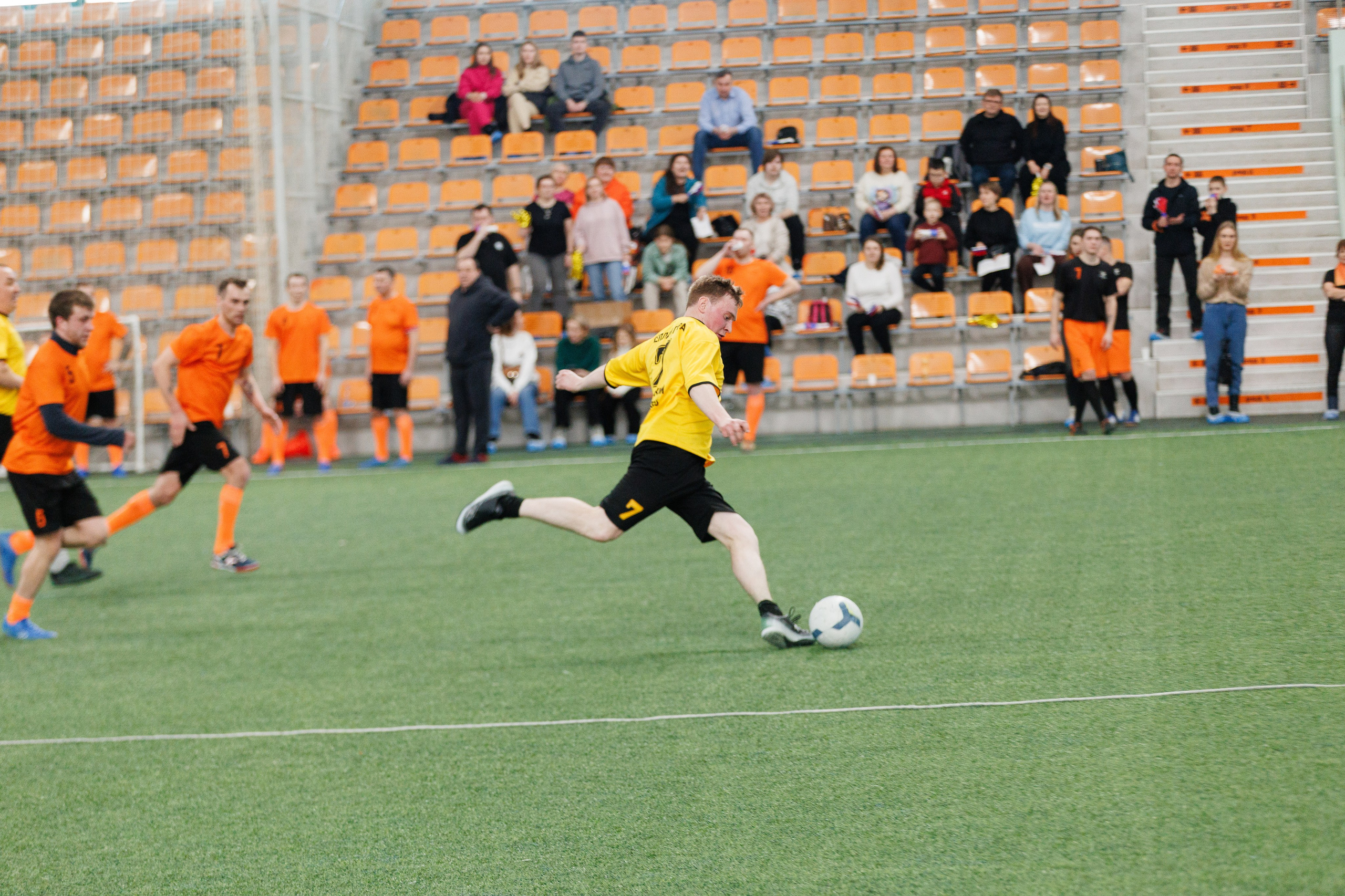 Фотограф на корпоративный футбольный турнир. Контент для бизнеса в Екатеринбурге Полдень Медиа