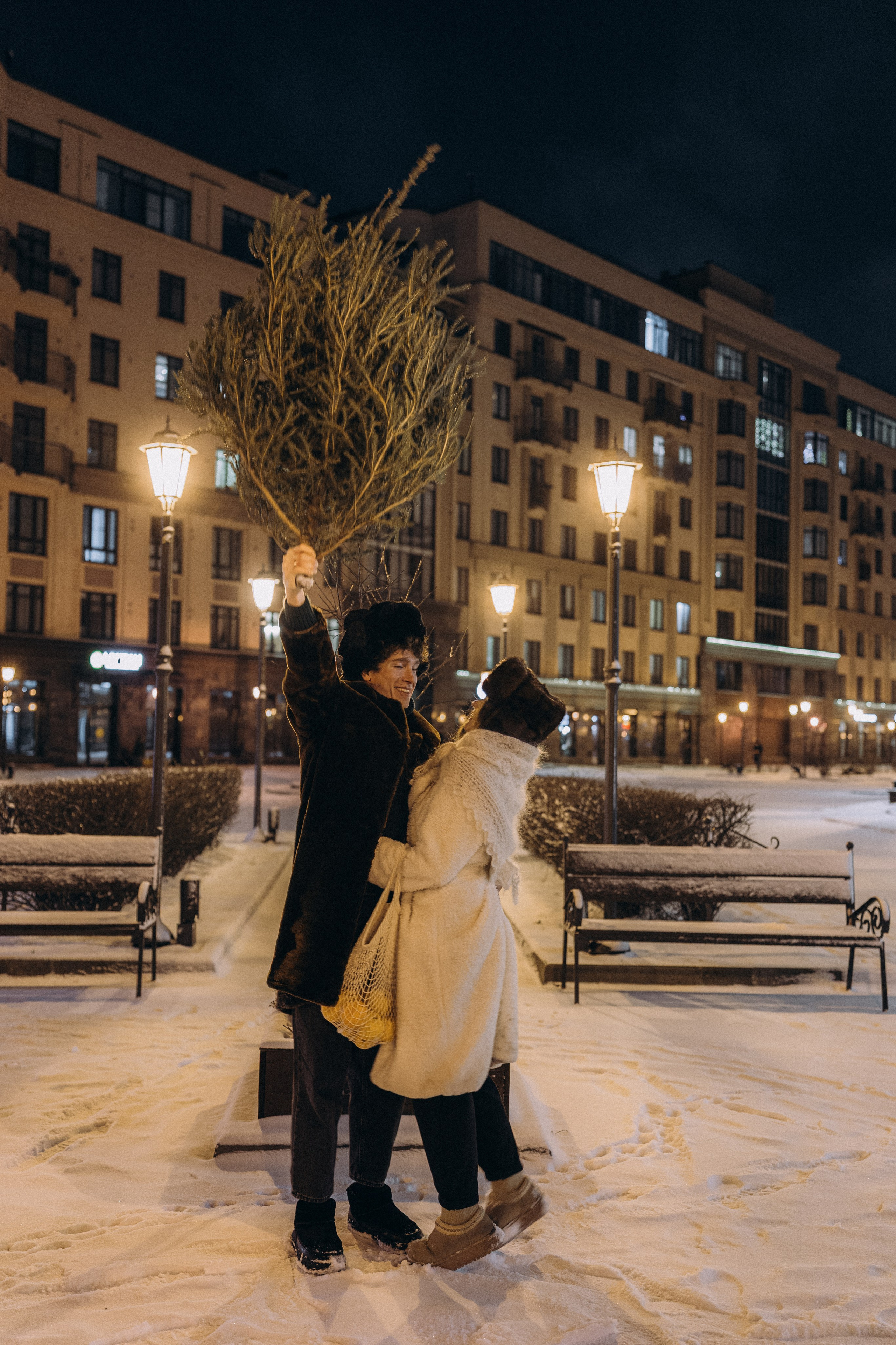 НОВОГОДНЯЯ ПРОГУЛКА ПАРЫ ПО ЧЕРНЫШЕВСКОЙ ПЕРЕД НОВЫМ ГОДОМ. Профессиональный фотограф, Санкт-Петербург — Виктория Богомолова