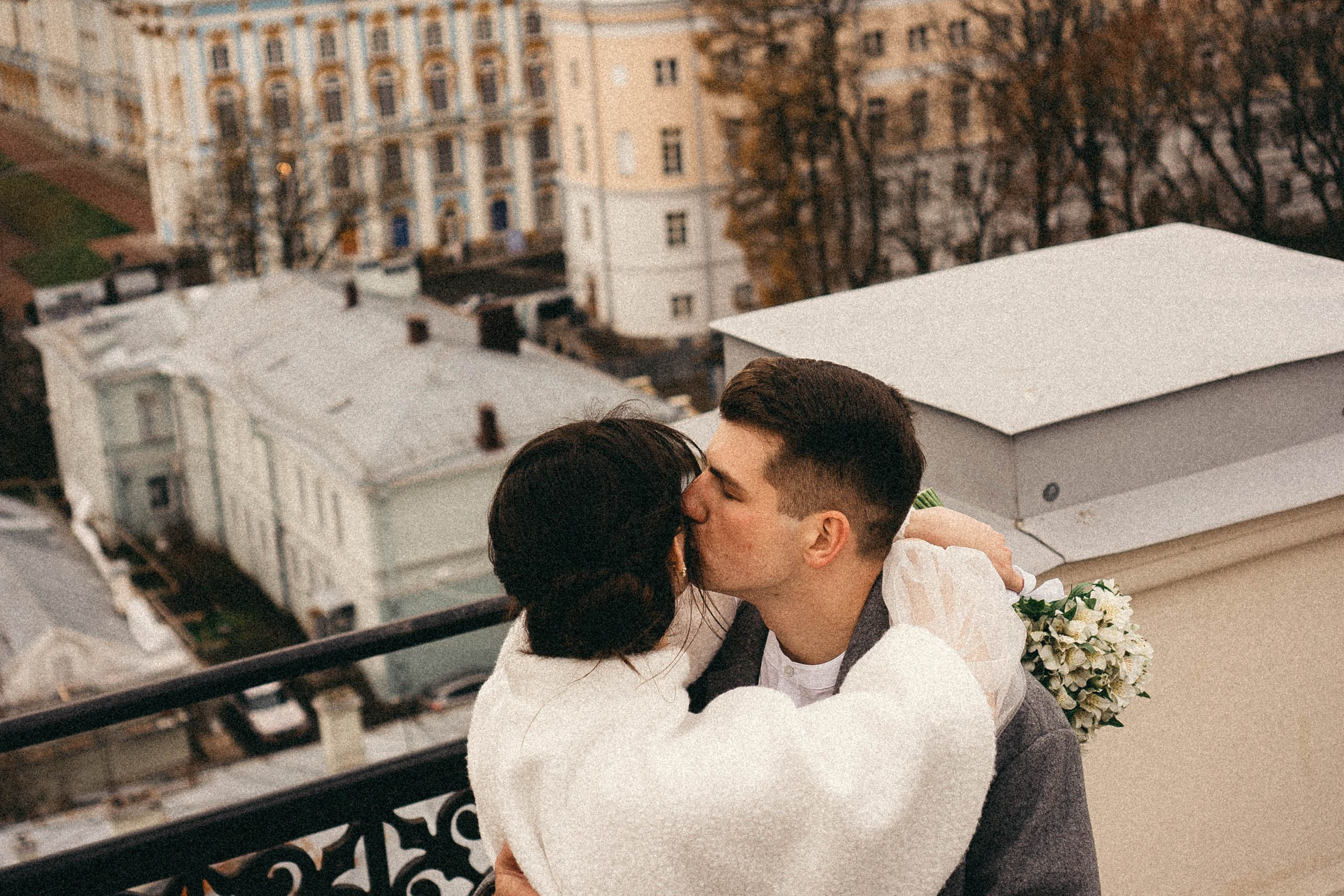 СВАДЕБНАЯ СЬЕМКА ПАРЫ В ГОРОДЕ ПУШКИН В ПАРКЕ ЕКАТЕРИНЕНСКОМ В НОЯБРЕ. Профессиональный фотограф, Санкт-Петербург — Виктория Богомолова