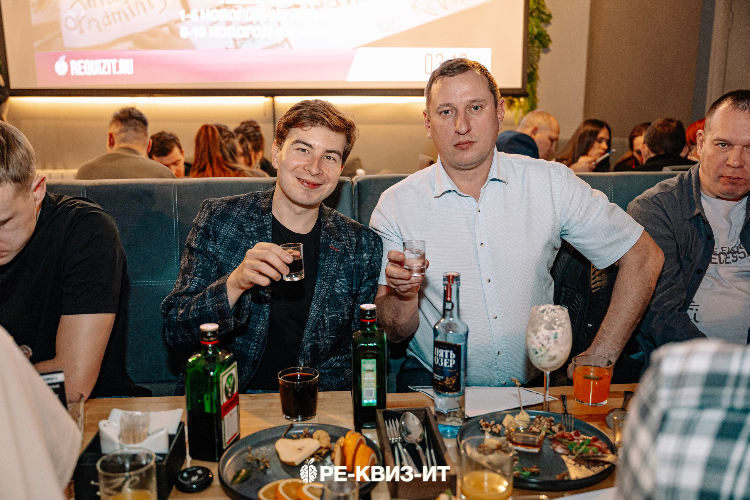 Реквизит — квиз в Зеленодольске и Волжске ZR cafe. Свадебный фотограф в Казани, и Зеленодольске Радик Мухаметов