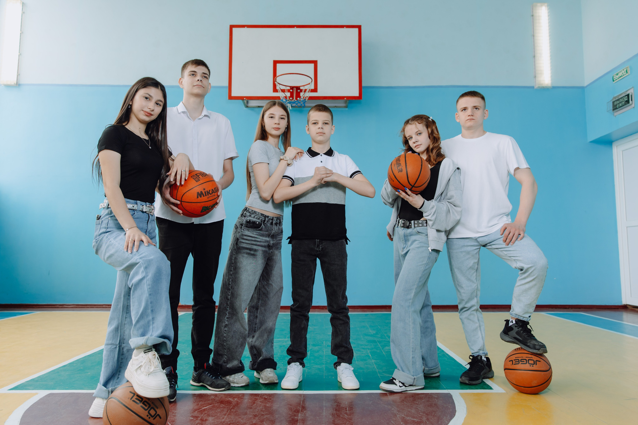 Школьные альбомы в Чернянке. Фотограф Максим Никонов