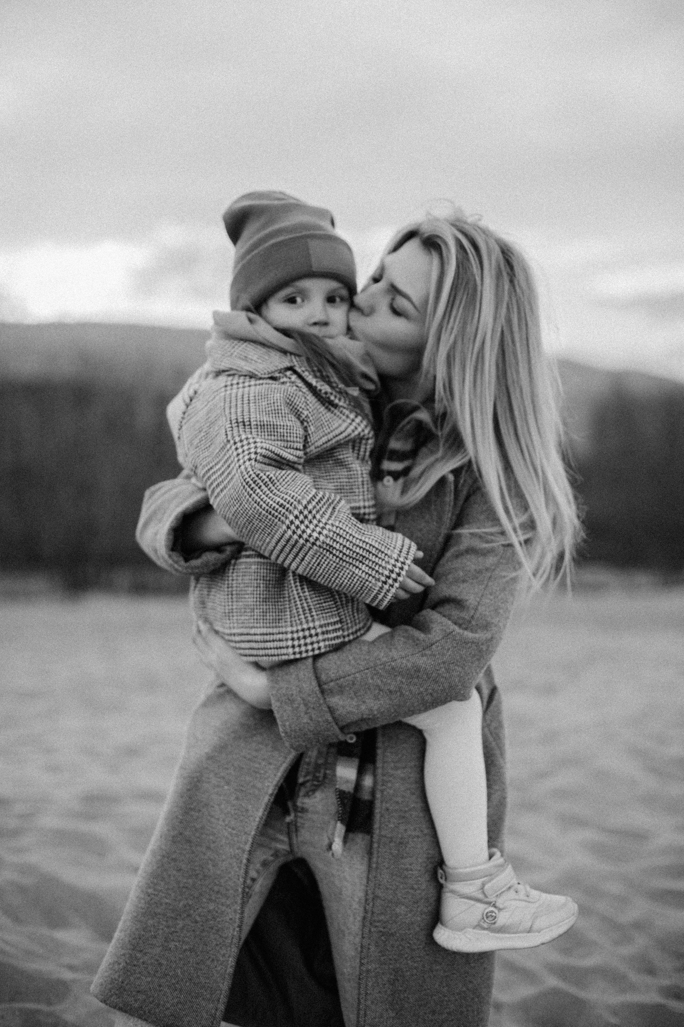 Алиса с мамой на Байкале. Фотограф Слюдянка Иркутск Наталья Кургина