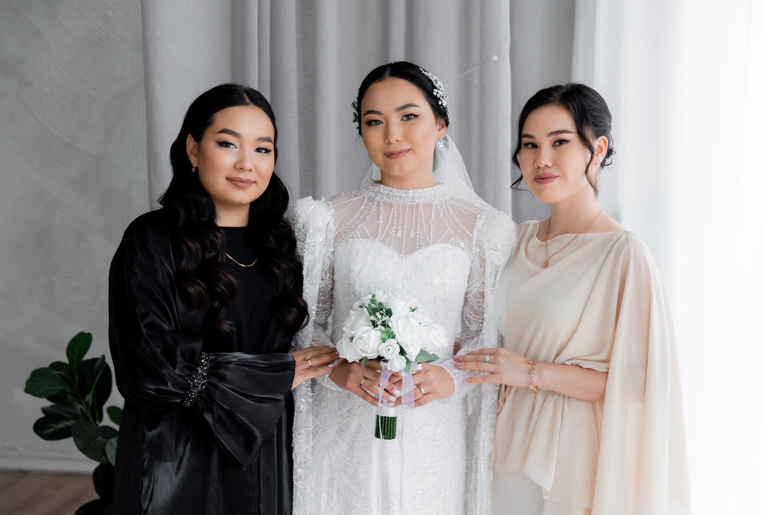 Фотосессия Аскара и Ажар с друзьями