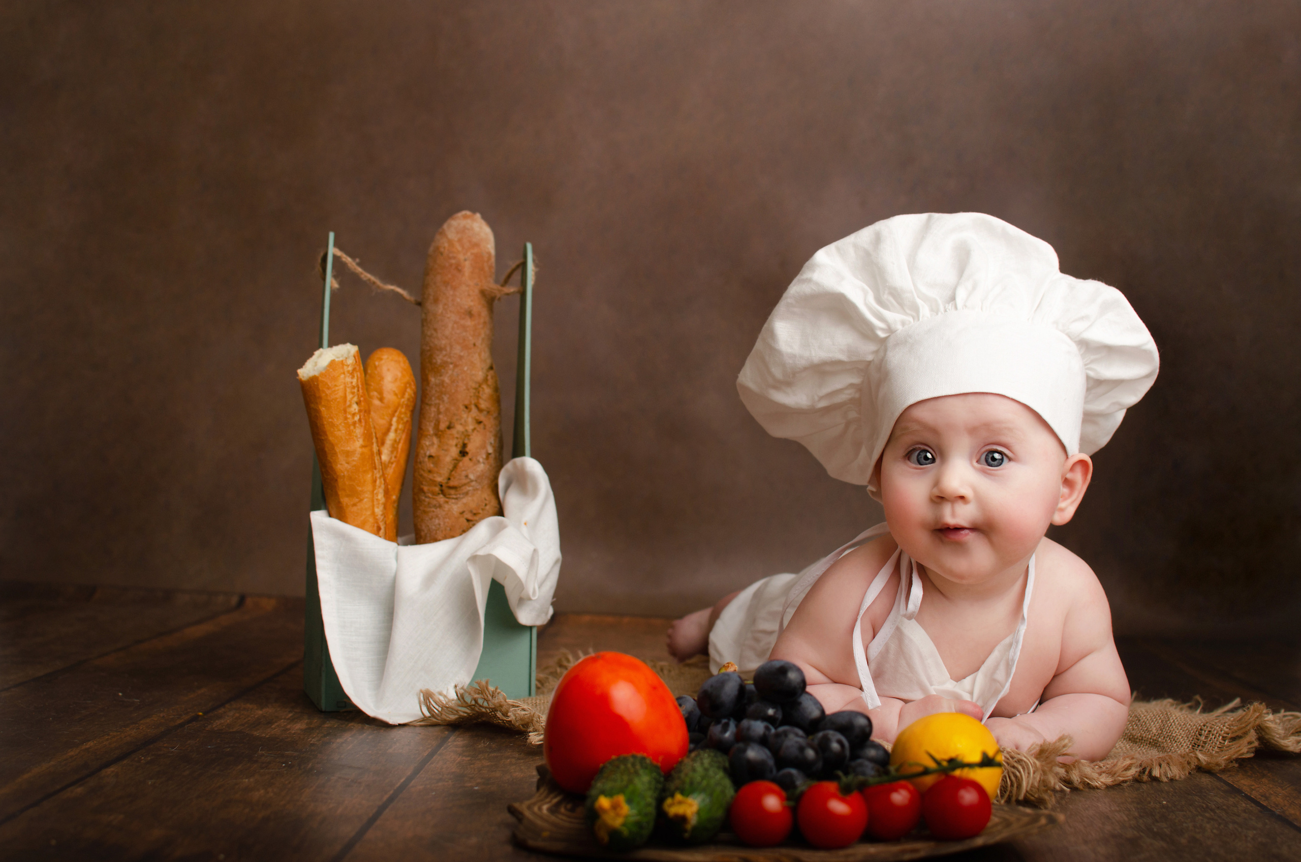 Little cook with vegetables