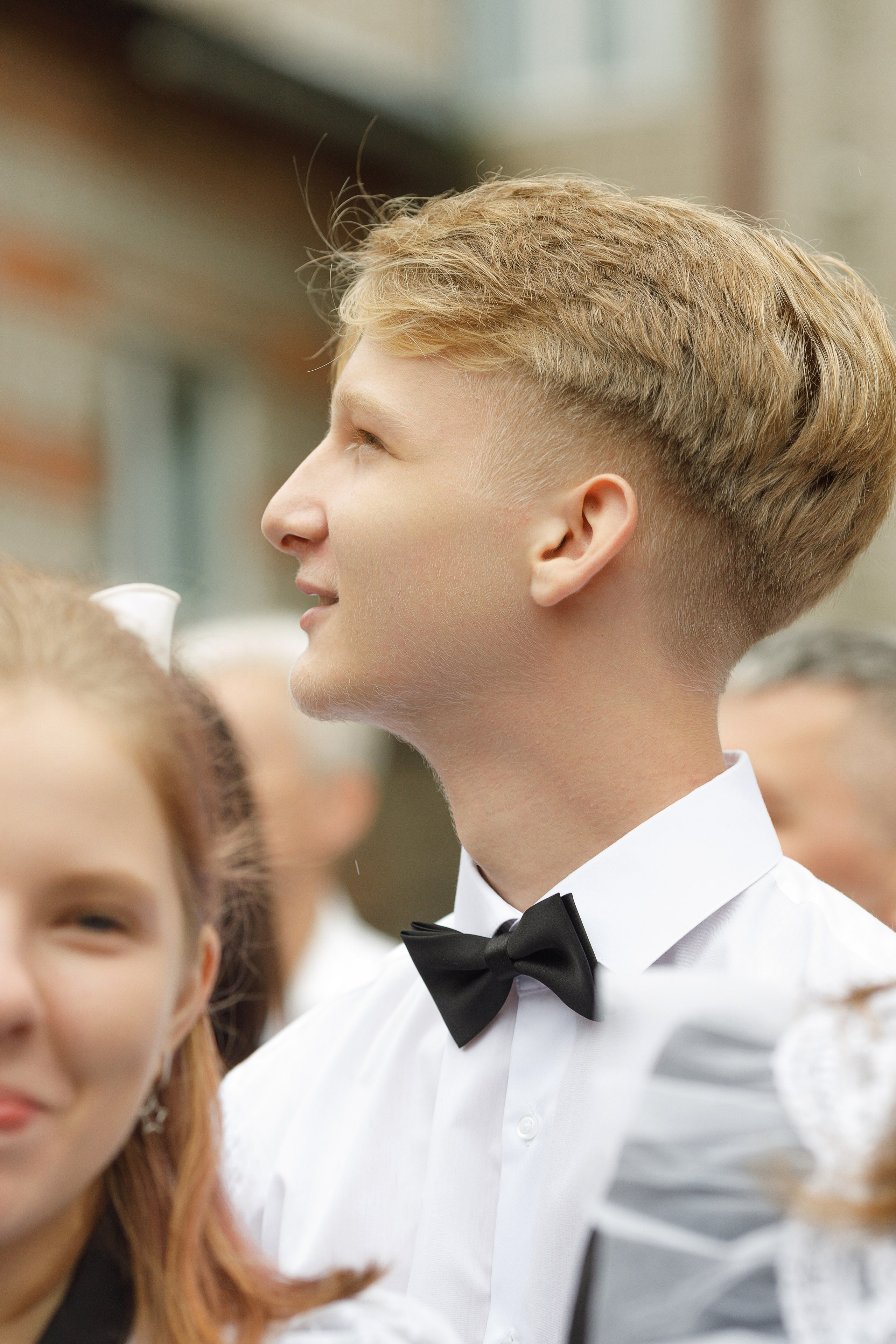 Линейка 11 клас Гимназия Артём. Photoalbum-vl.ru