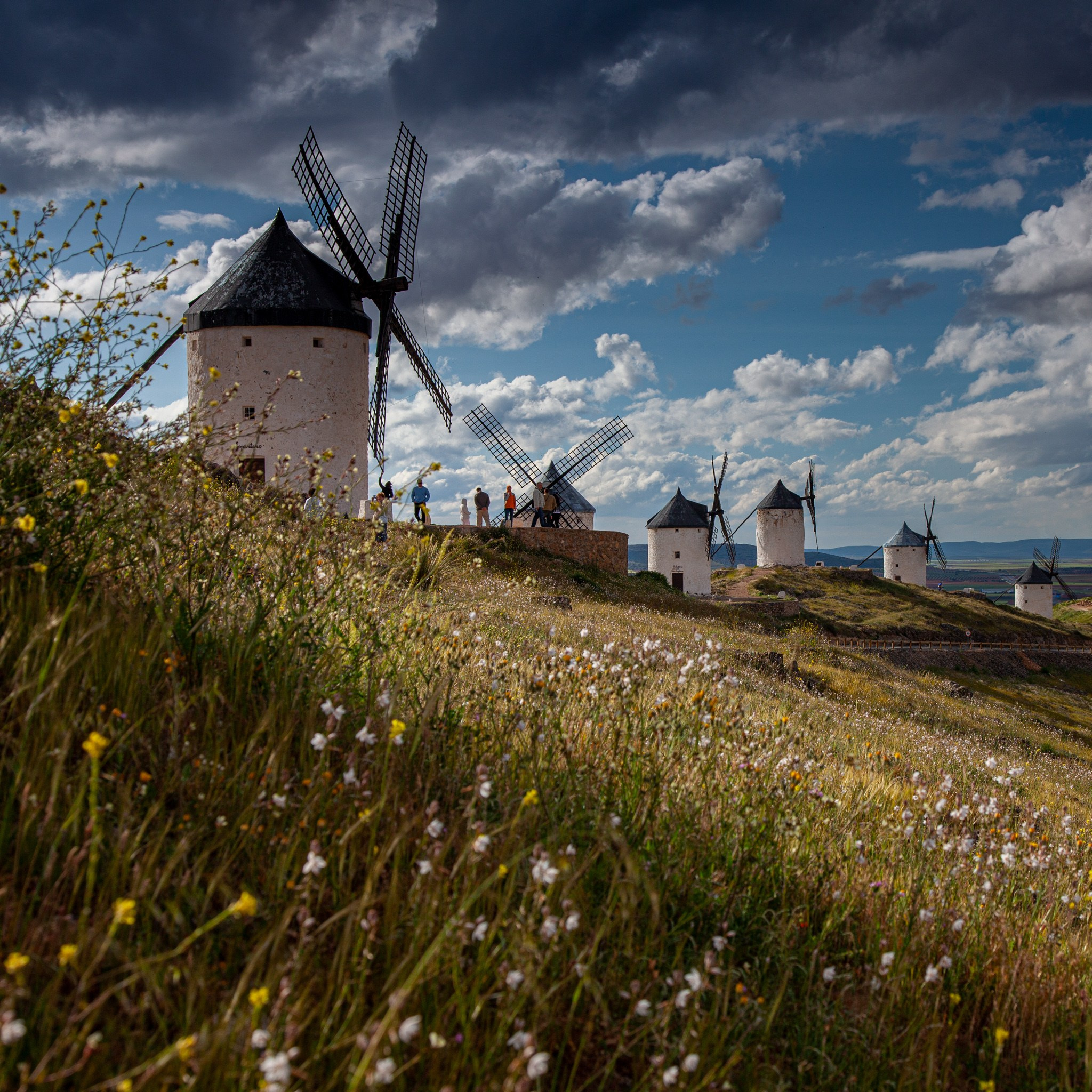 Consuegra España Molinos de viento de Don Quijote en la provincia de Toledo, Испания 2010. Фотограф Василий Буланов