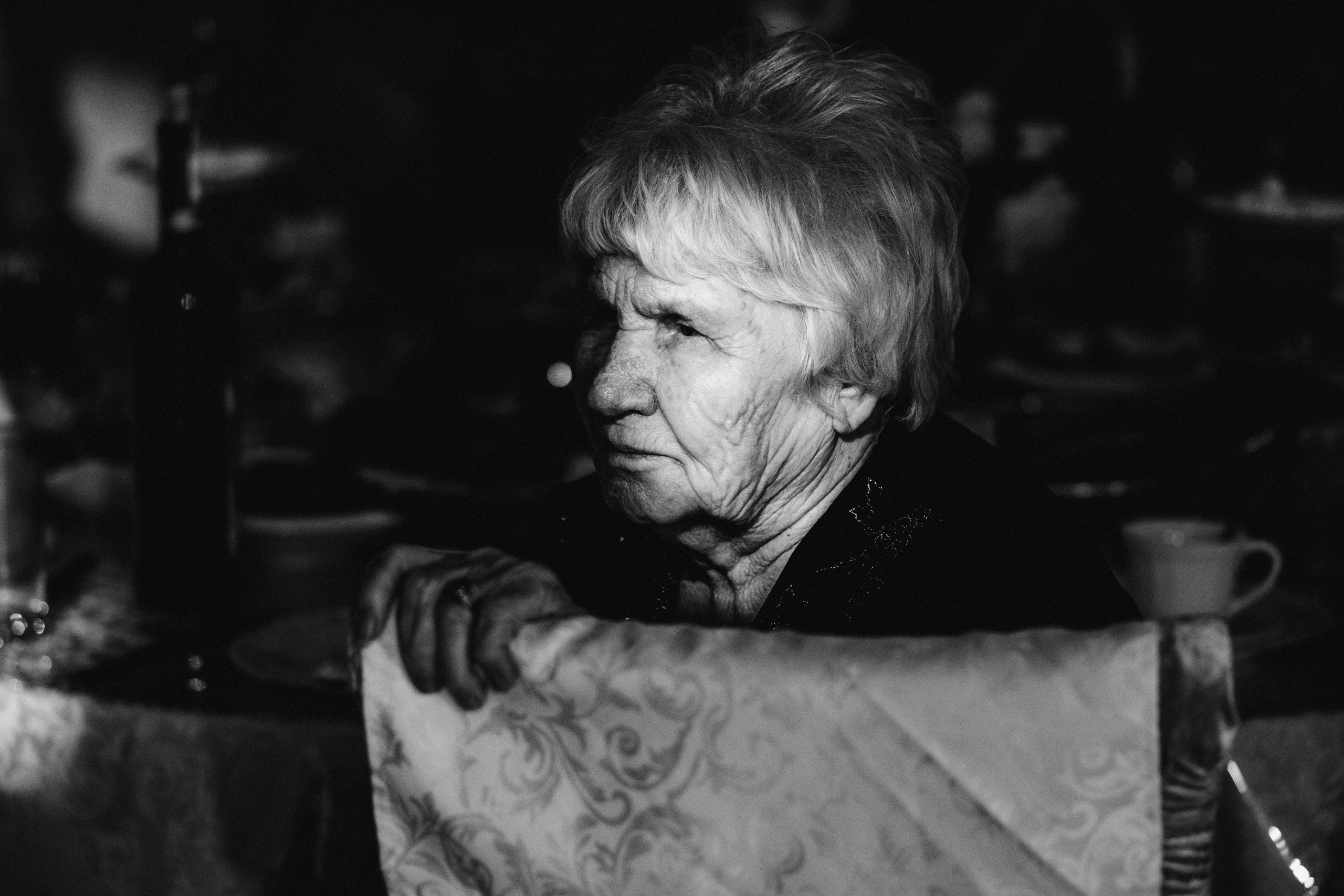 пожилая женщина, бабушка