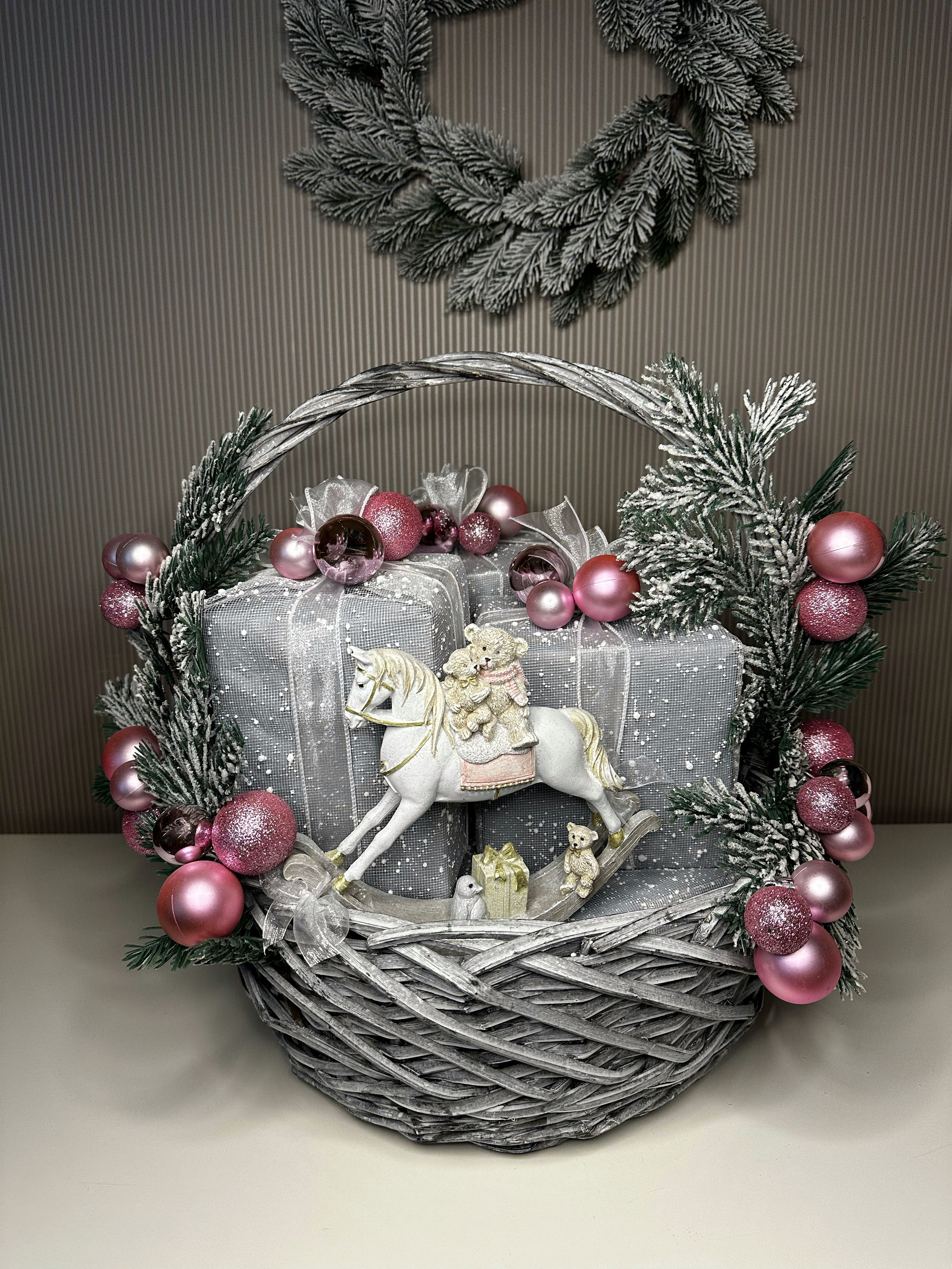 Новогодняя корзина. Студия подарочных наборов «Владия»