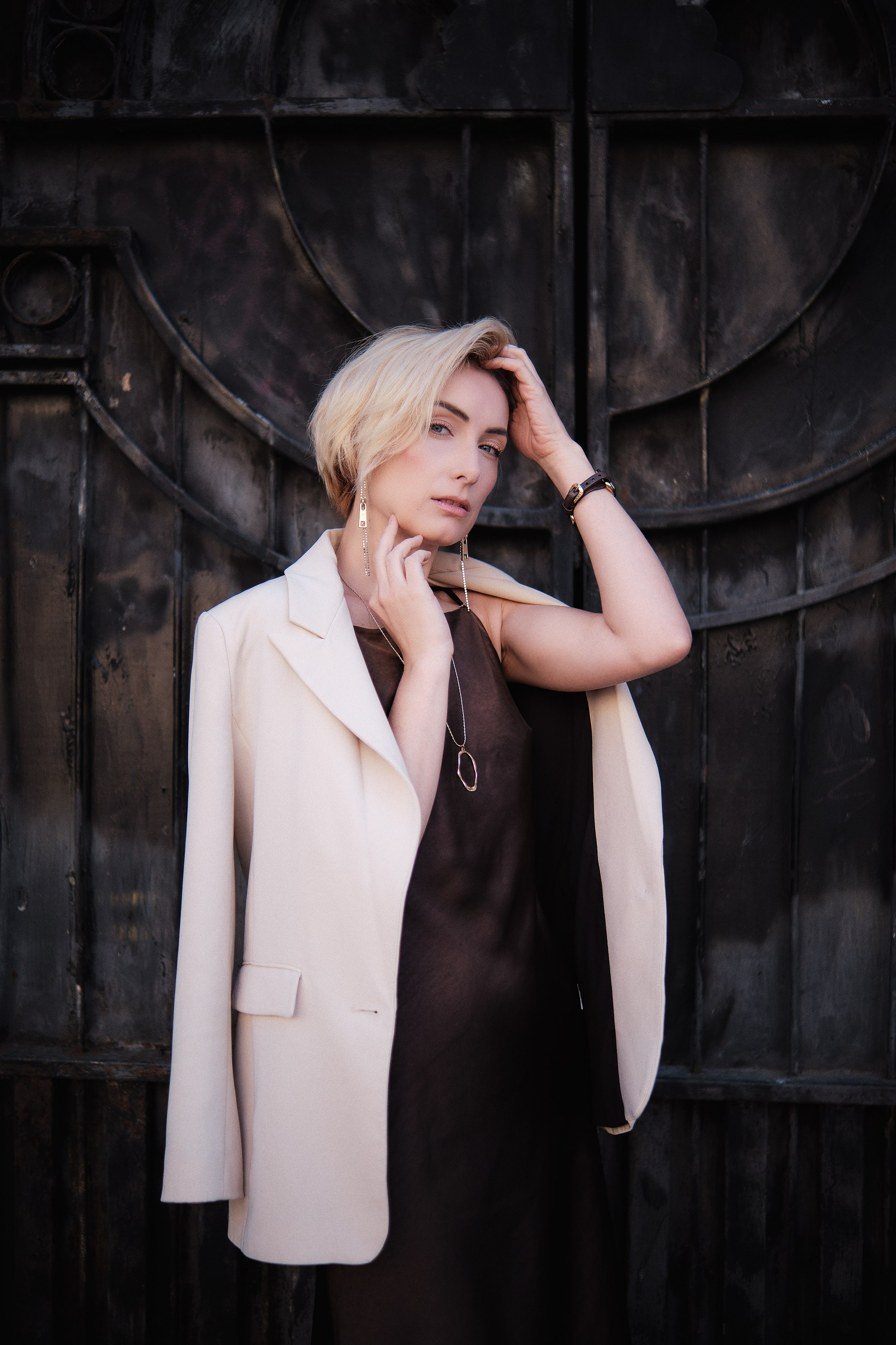 Женщина на городской улице. Фотосессия в Самаре