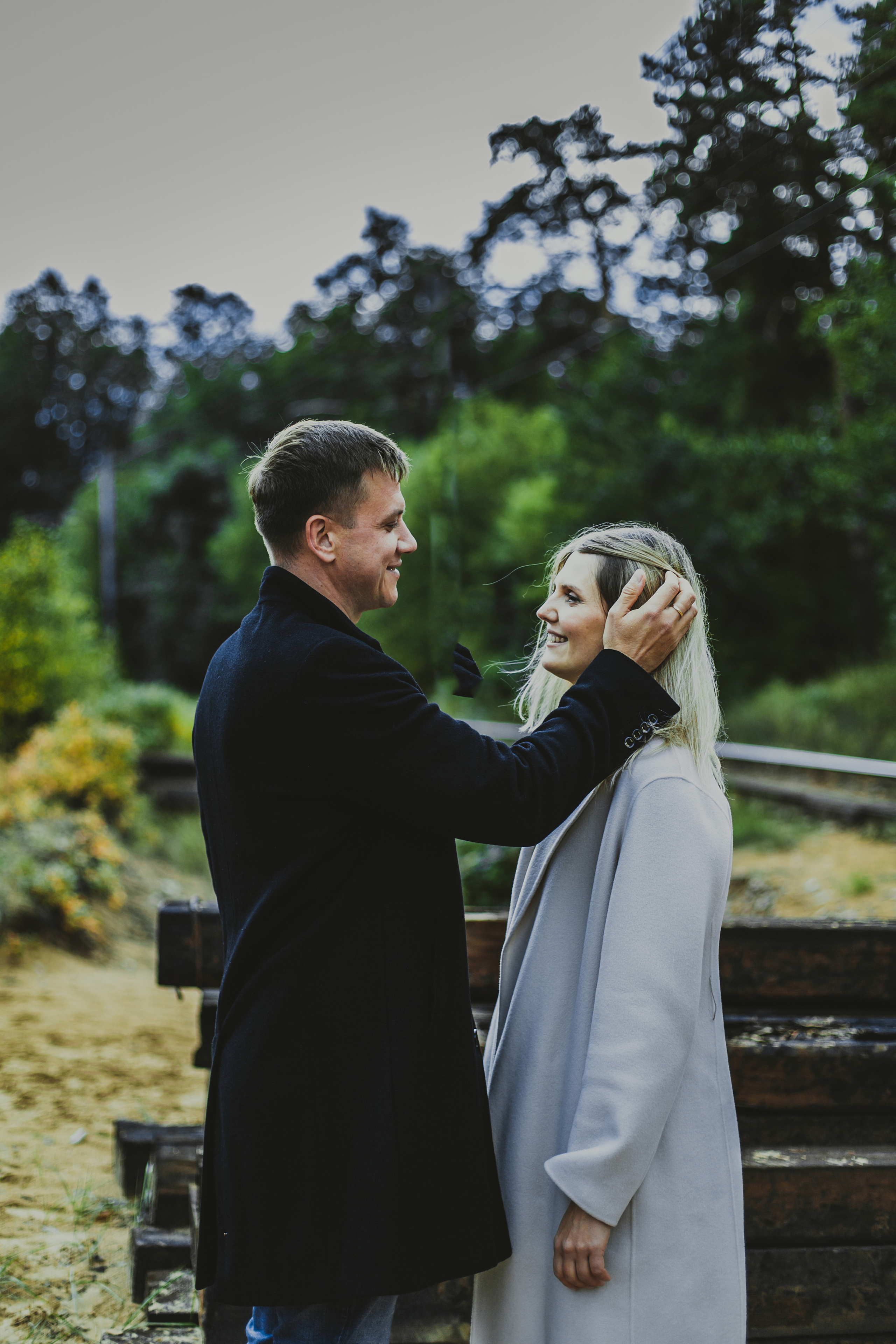 Семейная фотосессия родителей с двумя сыновьями на Финском Заливе. Детский, свадебный и семейный фотограф Юлия Курбатова, Санкт-Петербург