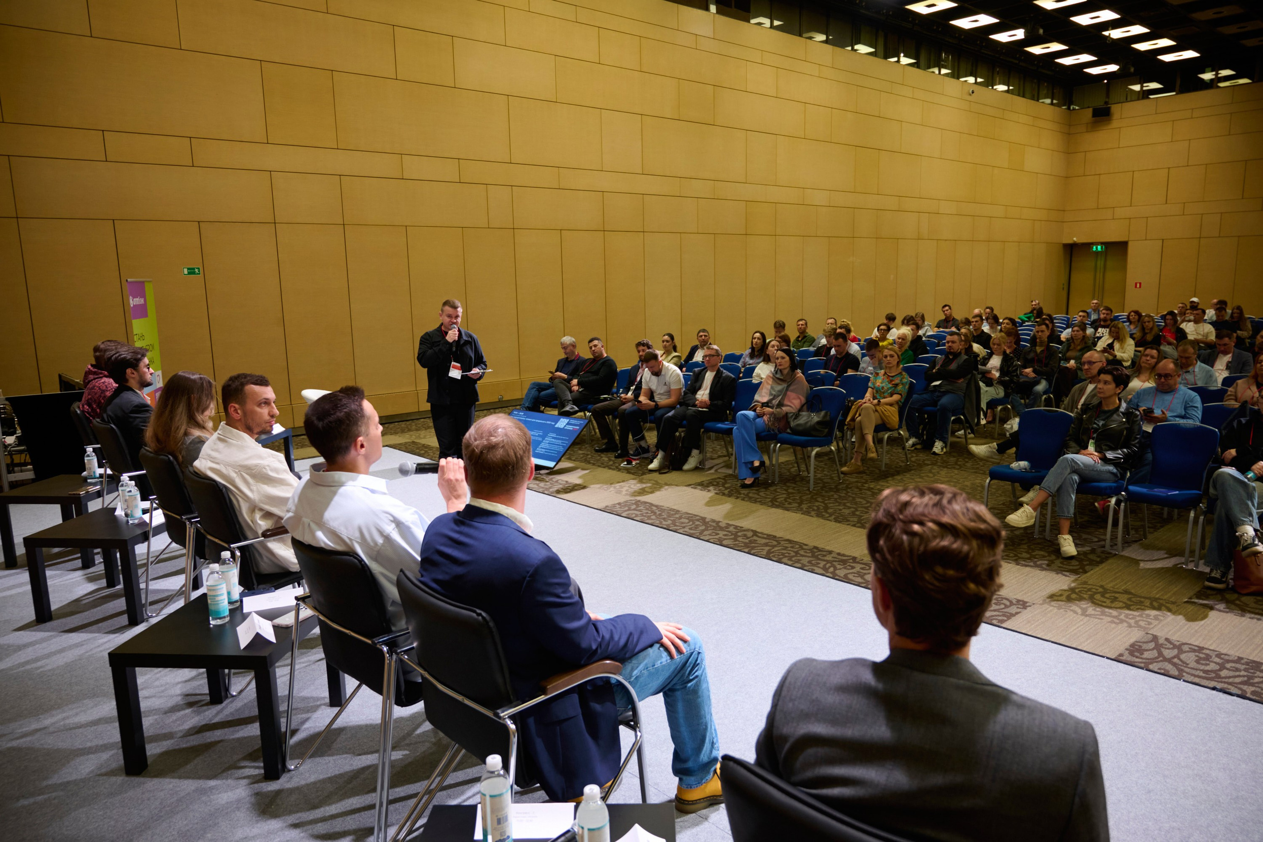 Upgrade Retail Весна 2025. Репортажный фотограф в Москве и Санкт-Петербурге — Профессиональная съёмка мероприятий | Данила Золкин