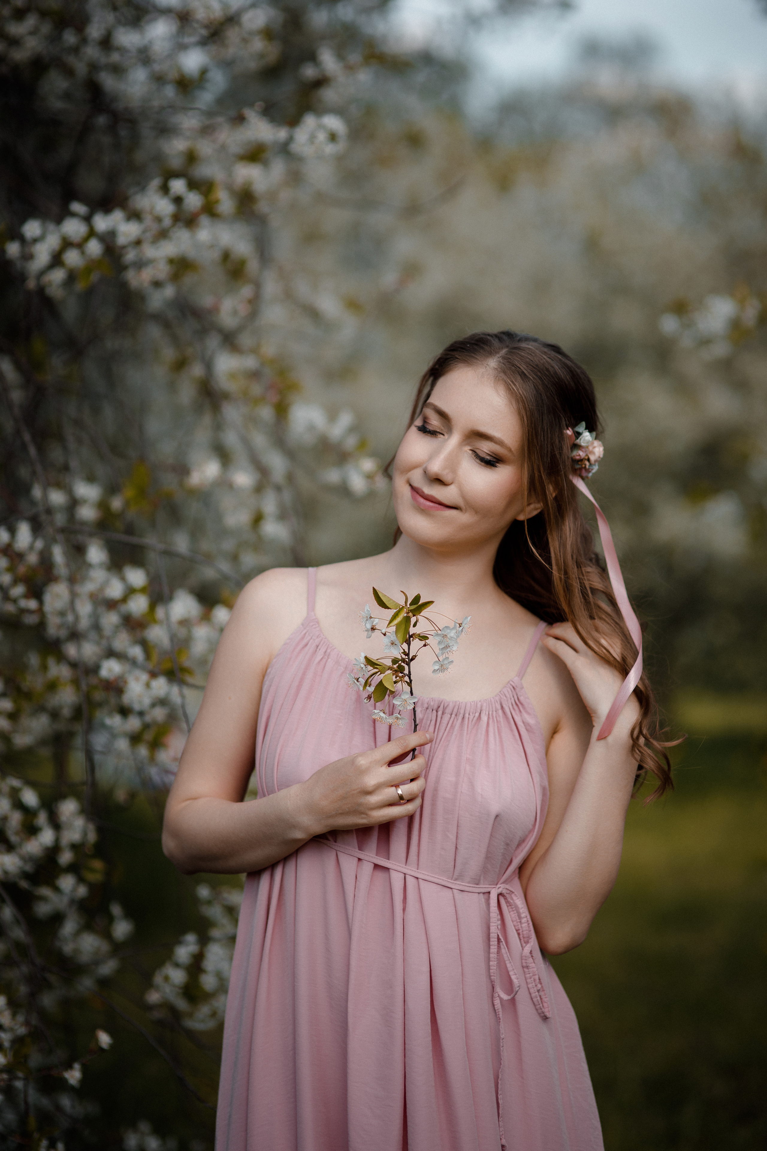 «Мадонна» в цветущих садах