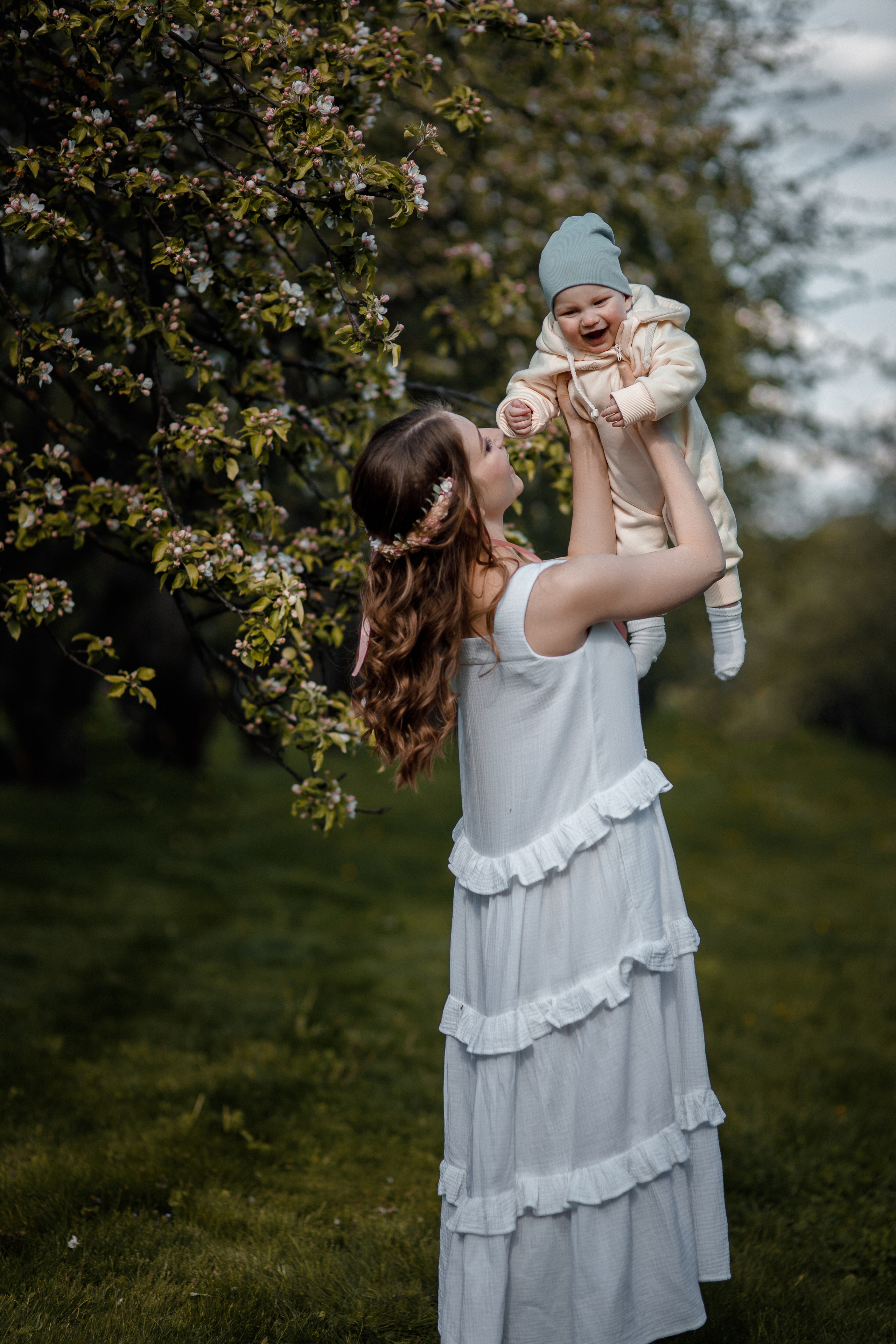 «Мадонна» в цветущих садах