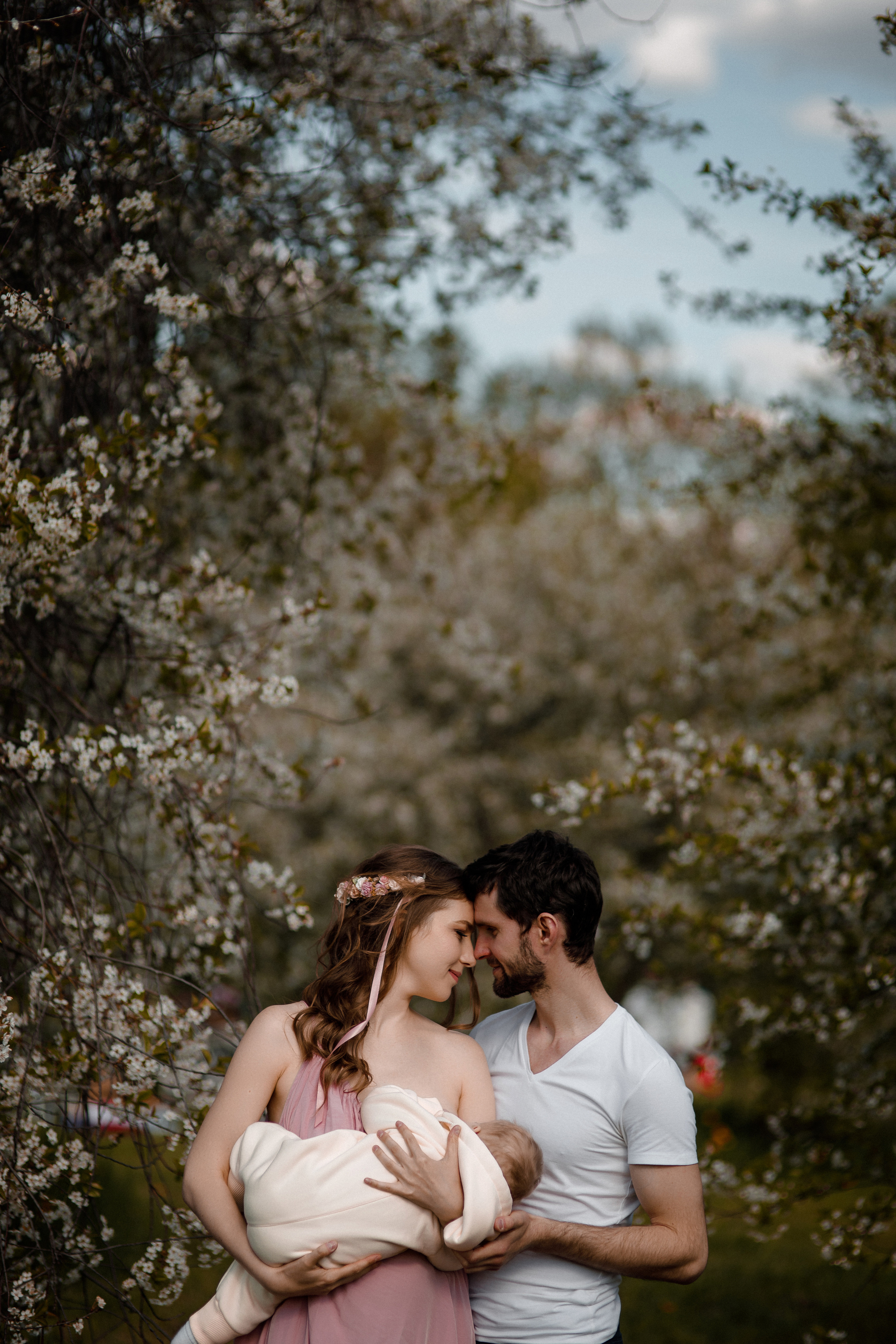 «Мадонна» в цветущих садах
