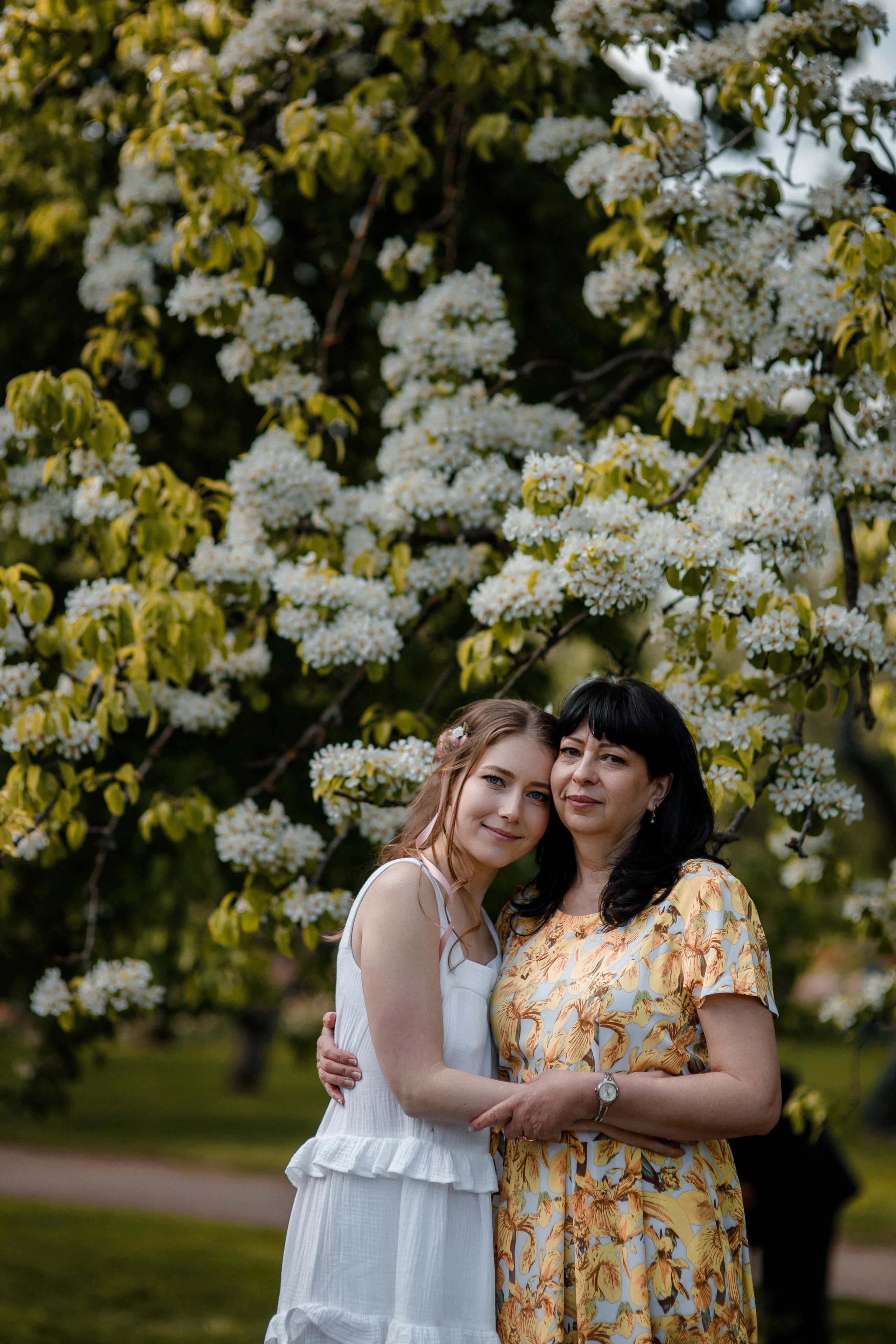 «Мадонна» в цветущих садах