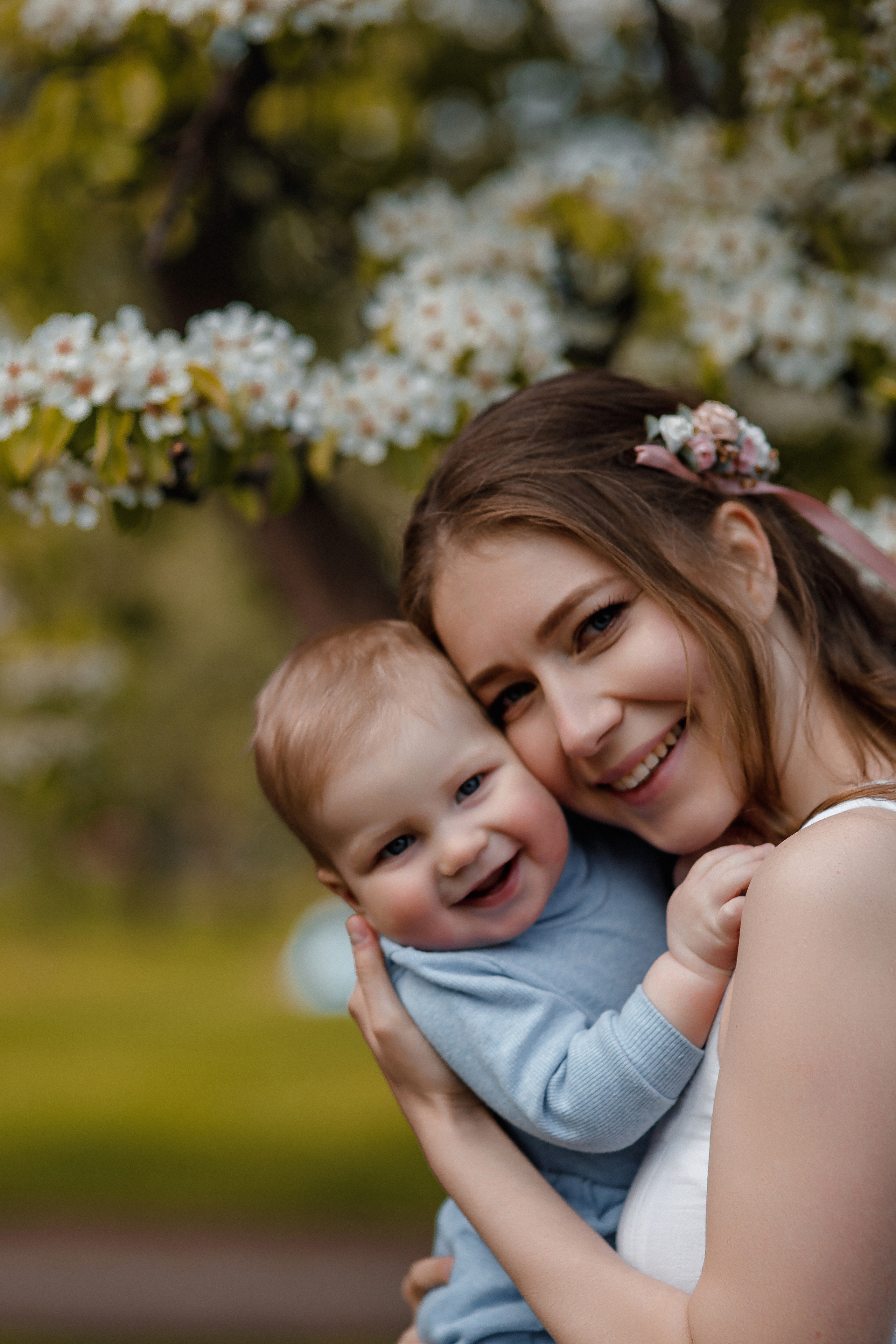 «Мадонна» в цветущих садах