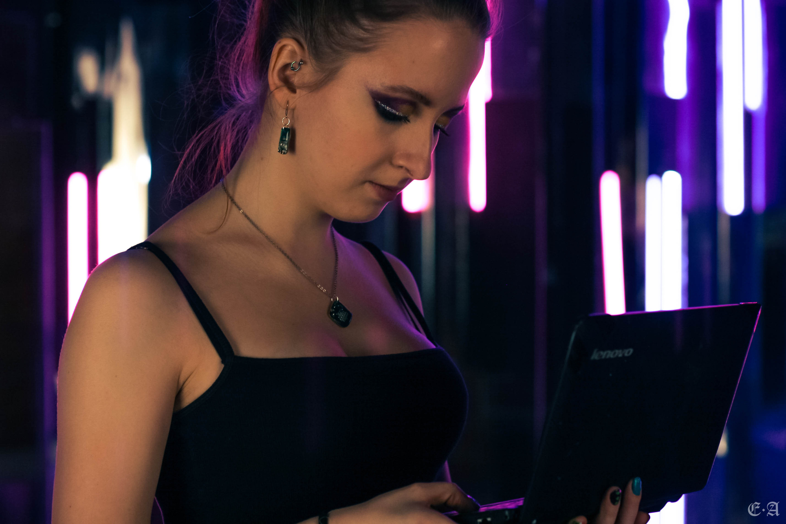 Девушка сисадмина. Фотограф Ellairen