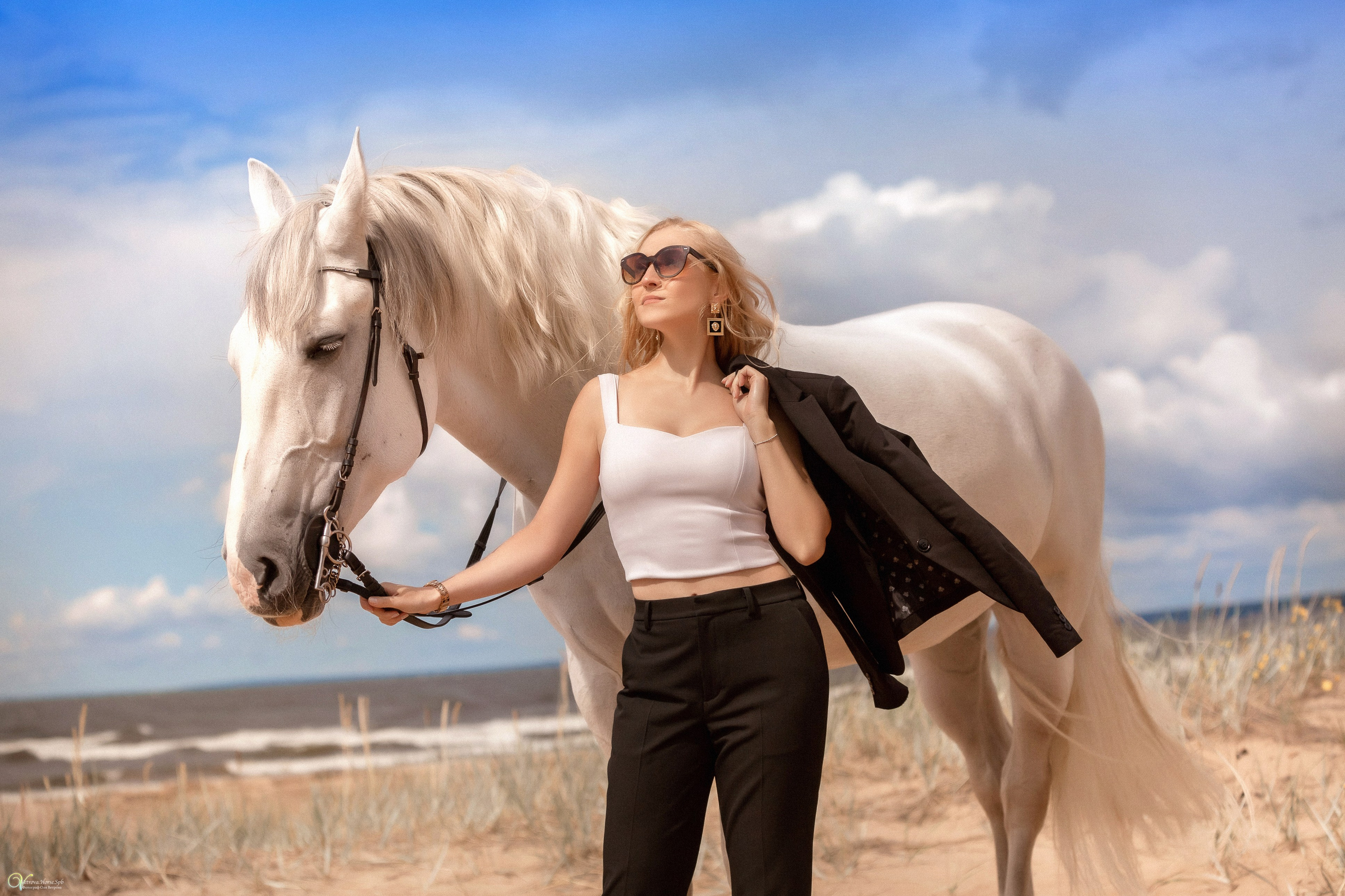 Фотосессия с белой лошадью СПБ. Фотограф женский и мужской портрет Санкт-Петербург