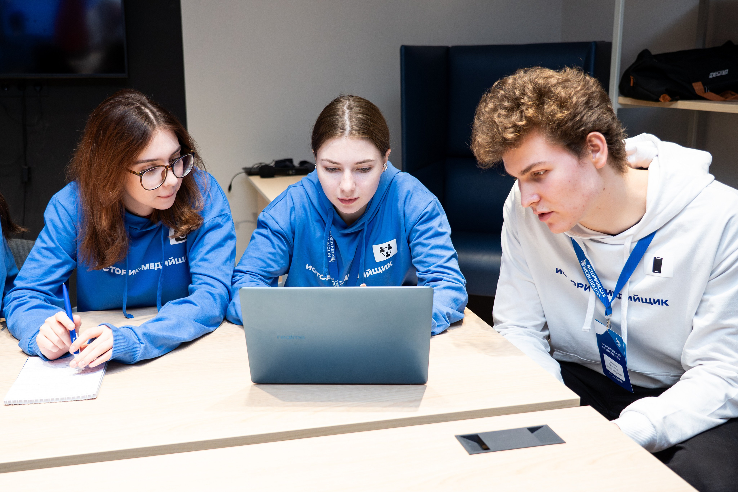 Историческая медиашкола 2025 в Калининграде. Репортажный фотограф в Москве Легкая Софья