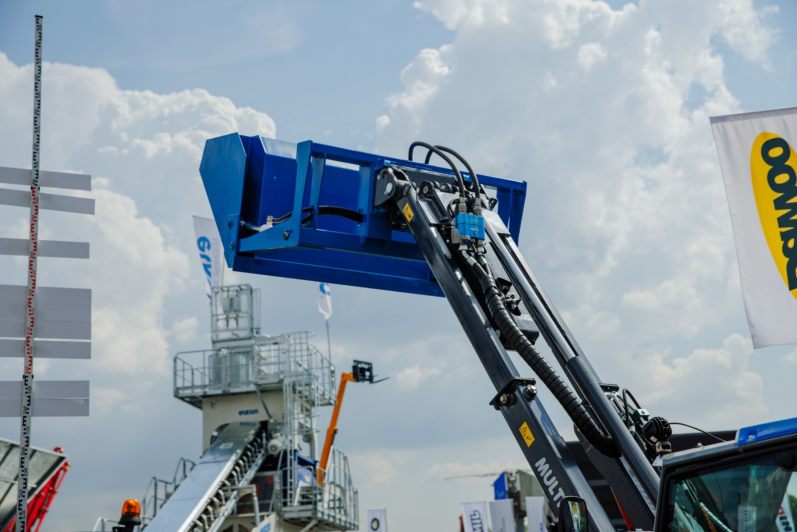 Выставка Спец. Техники. Фотограф Москва Шептаев Артём