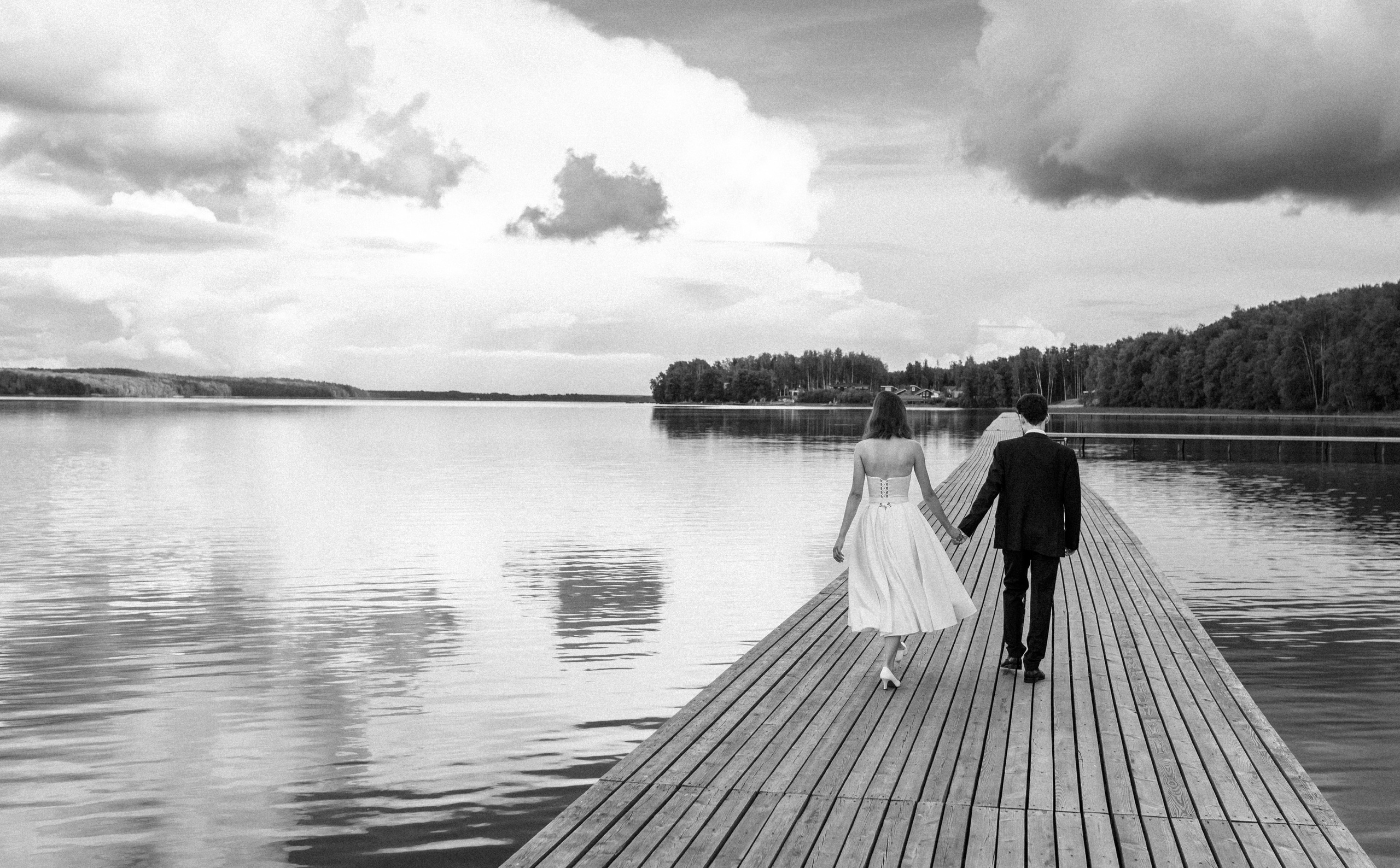 Прогулки во время свадебного банкета. Happiness is in the moments