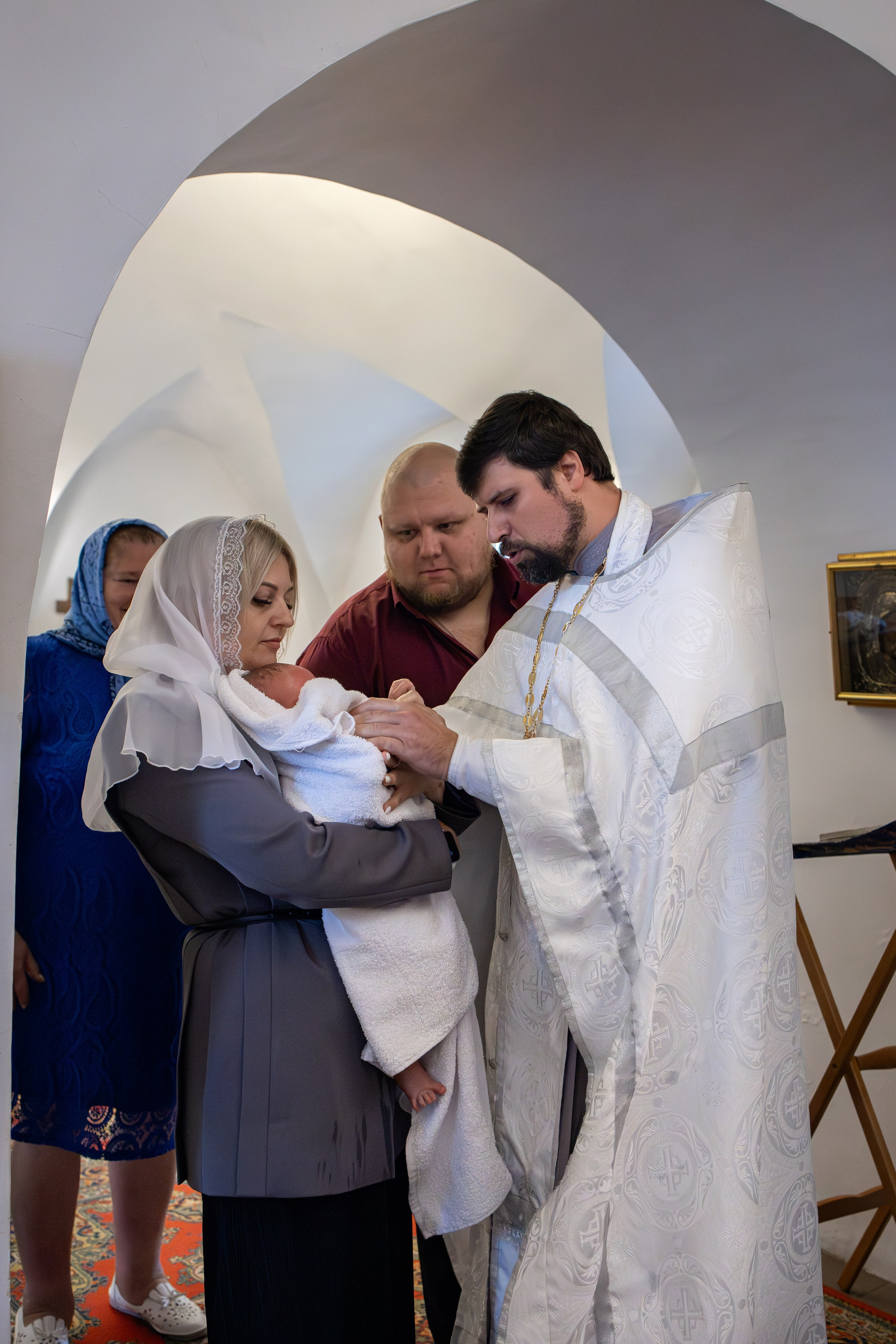 Таинство Крещения малыша в храме Воскресения Христова, с. Трубино (Калужская обл.). Надежда Стар семейный и церковный фотограф в Жукове и Калужской области