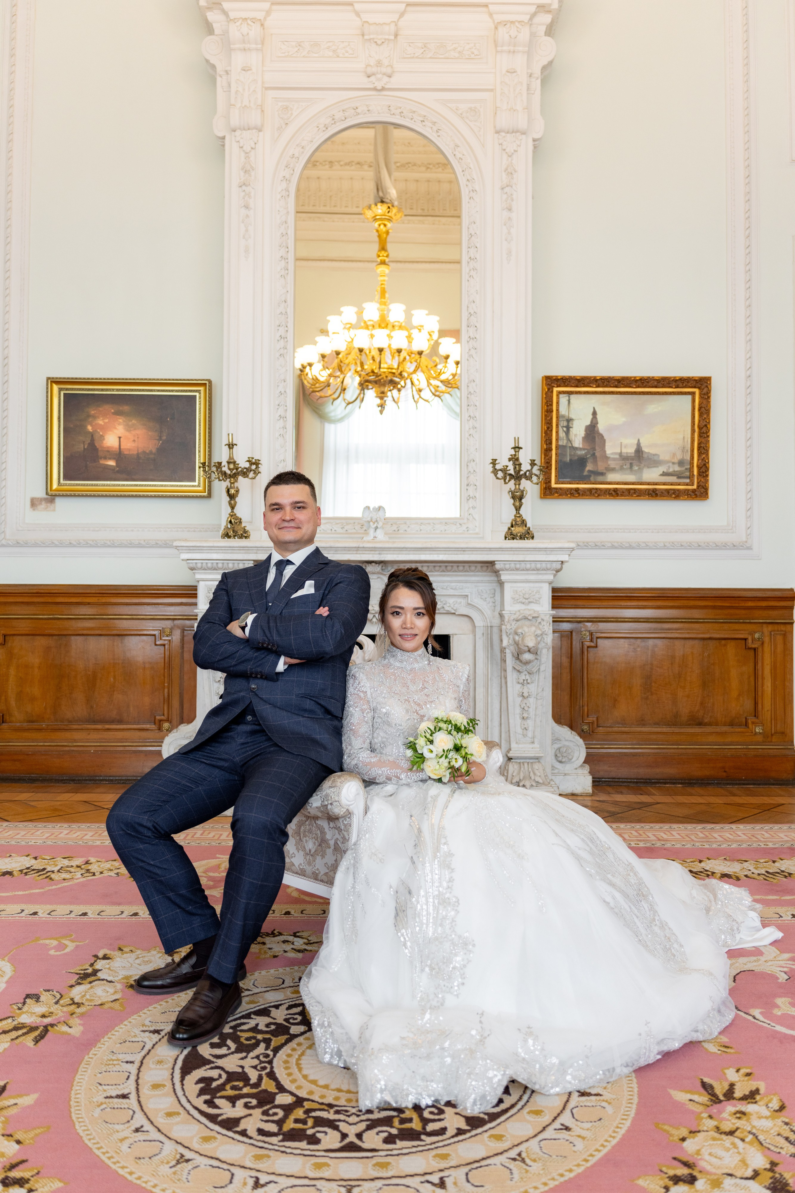 Свадебная фотосессия в Эрмитаже и на катере. Свадебный фотограф Александр Невский в Санкт-Петербурге