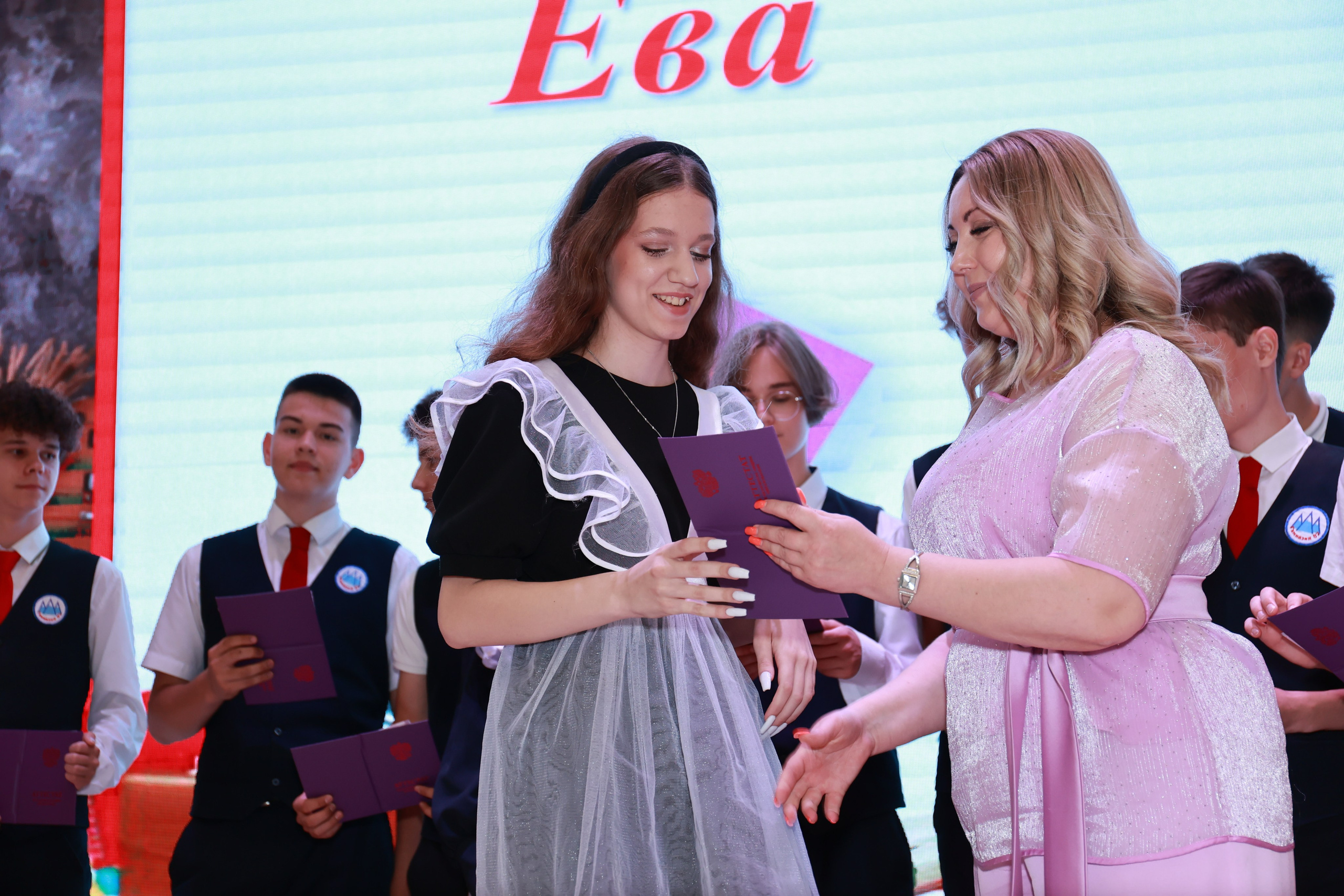 Вручение аттестатов Гимназия 87 (2025 г.). Детский семейный фотограф Краснодар