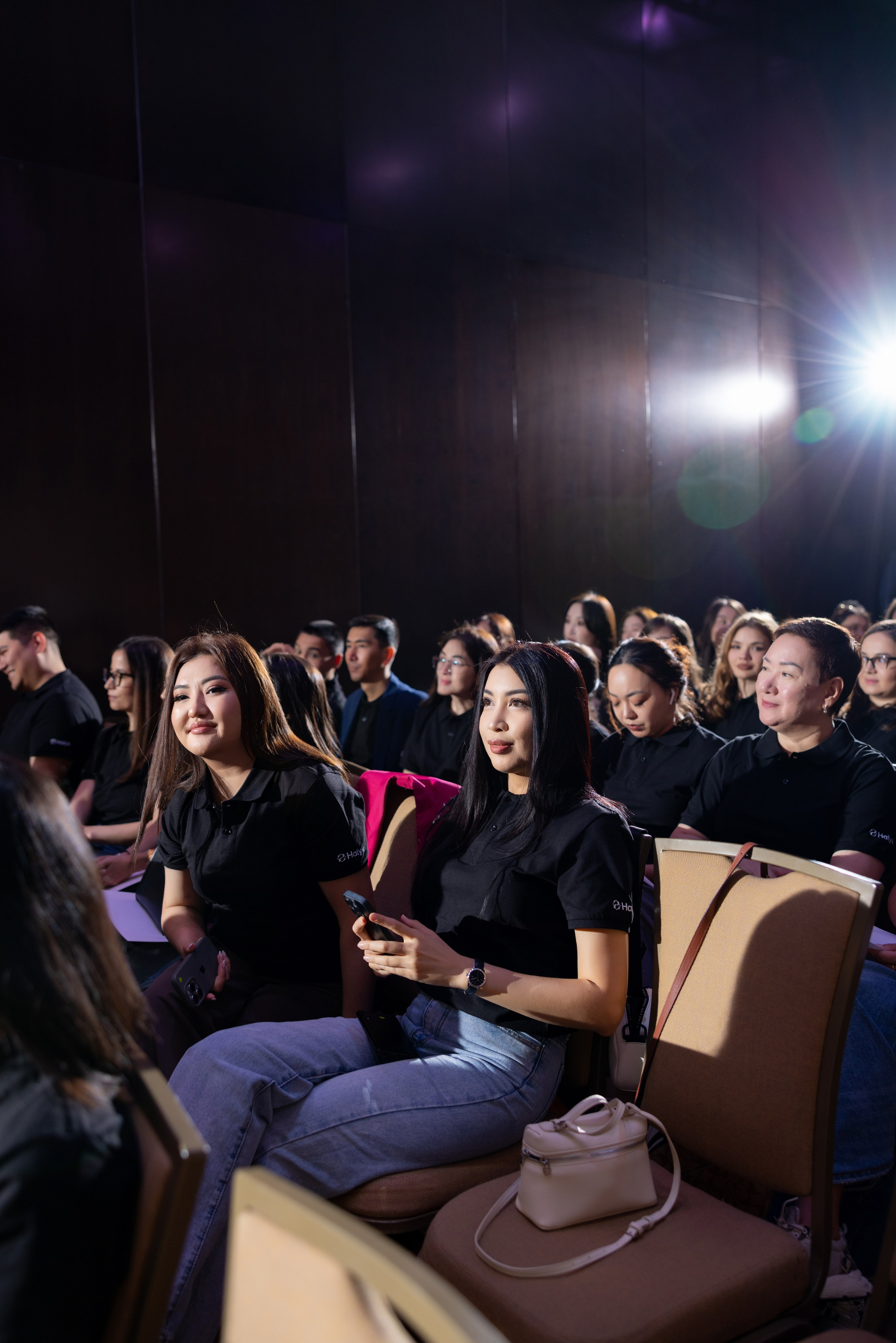 Тренинг Visa & Halyk Bank. Кристина Шнайдер репортажный фотограф Алматы