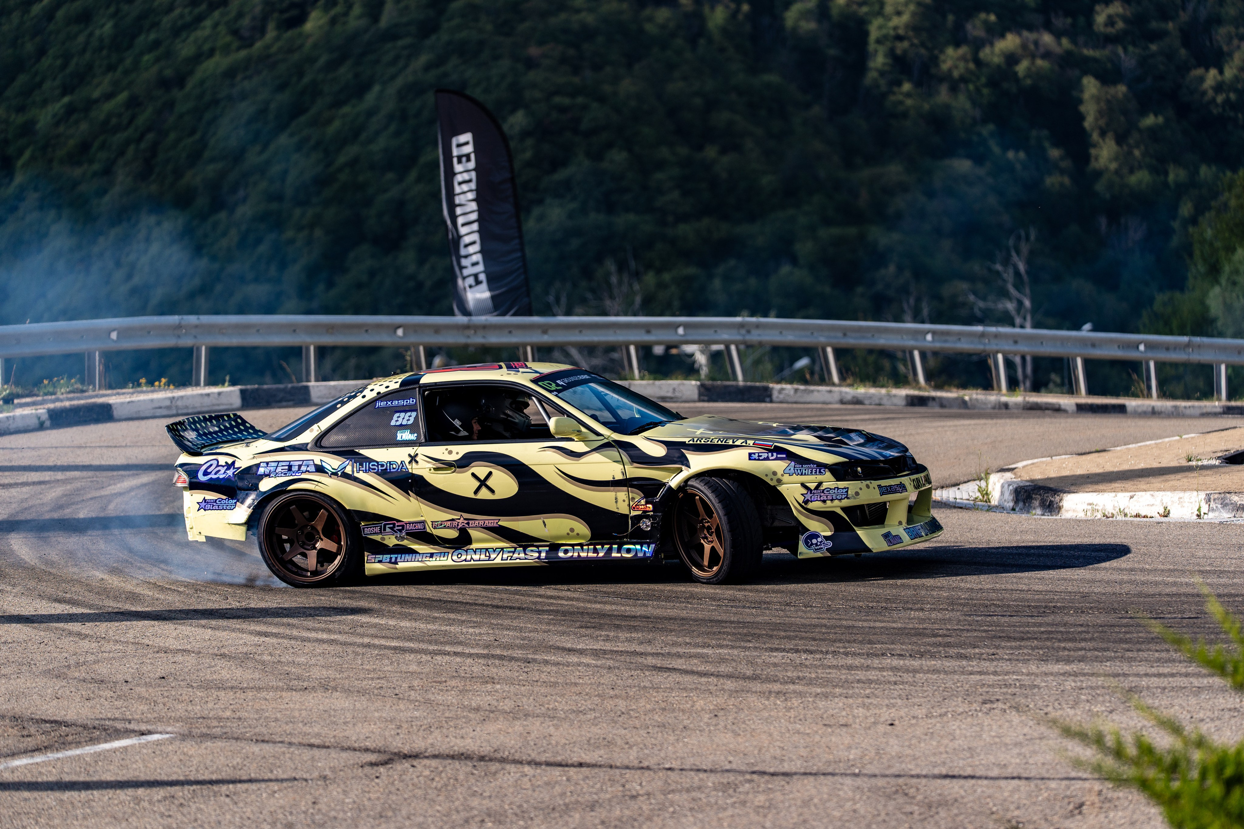 Автомобильные дрифт-гонки в рамках фестиваля Grounded 2024. Репортажный фотограф в Красной Поляне и Сочи Павлюченко Екатерина