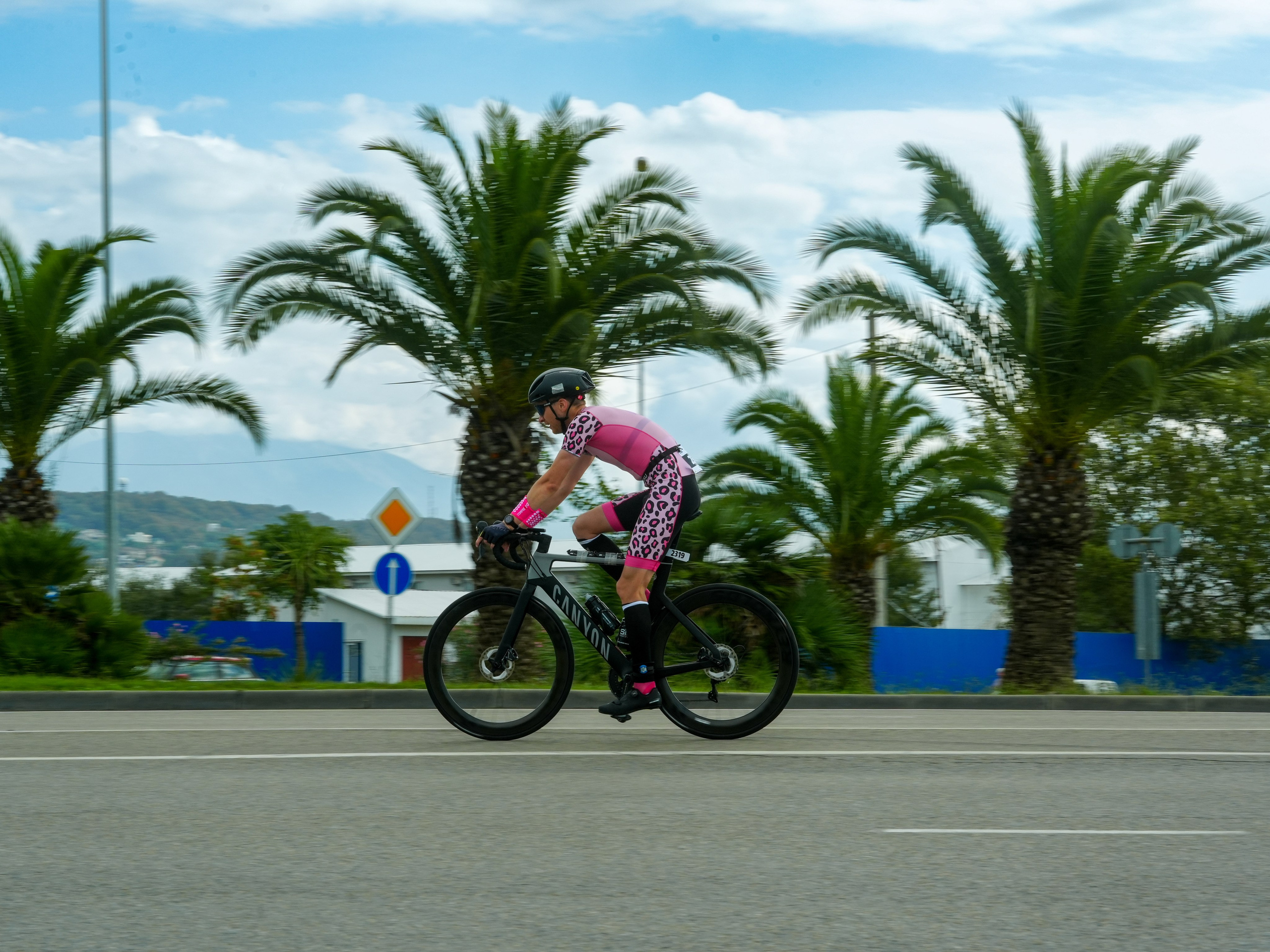 Фотоотчет партнерской интеграции для компании TELE2 на фестивале Ironstar. Репортажный фотограф в Красной Поляне и Сочи Павлюченко Екатерина