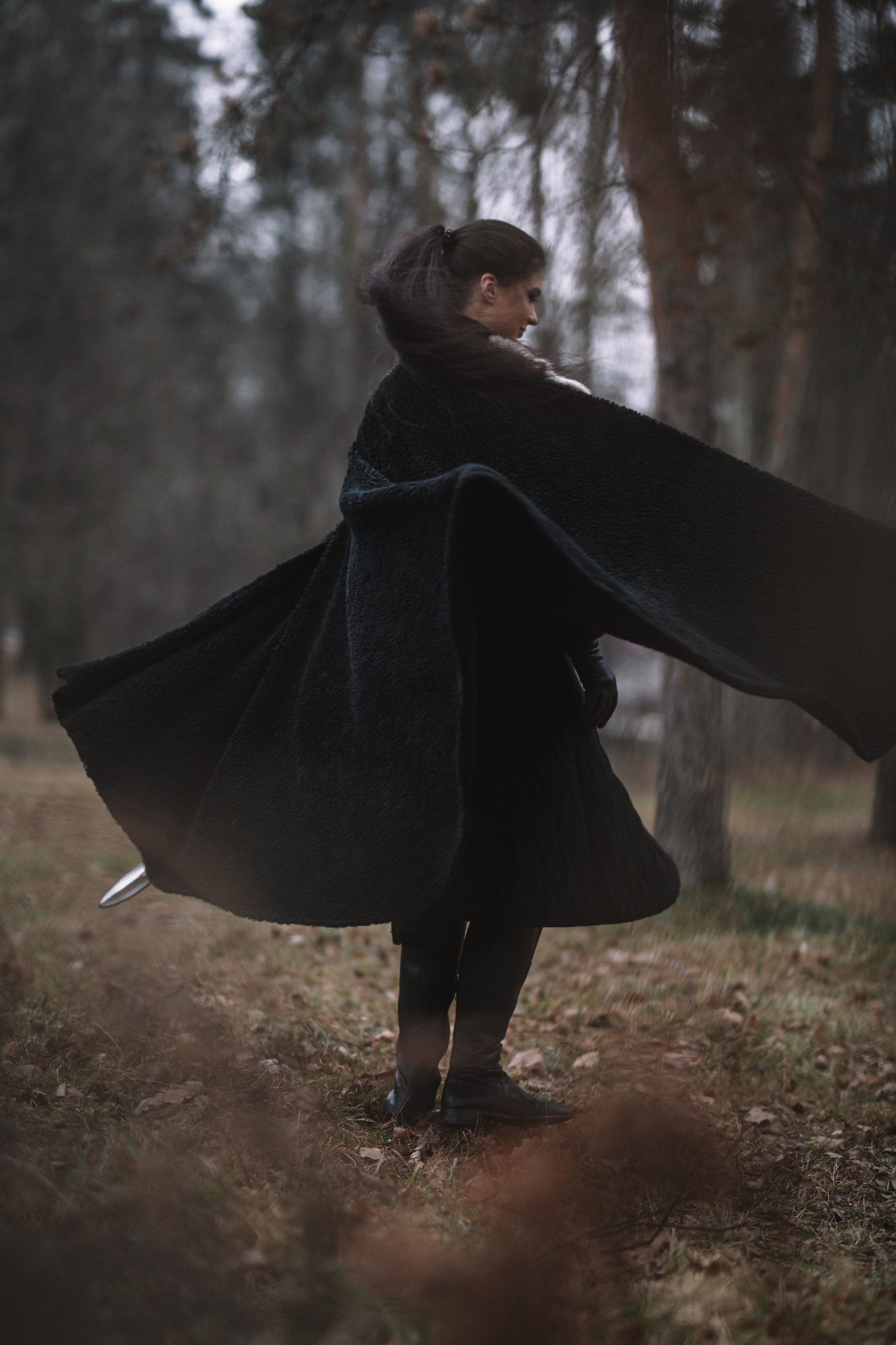 Наташа с фризом в костюме викинга. Фотосессии с лошадьми