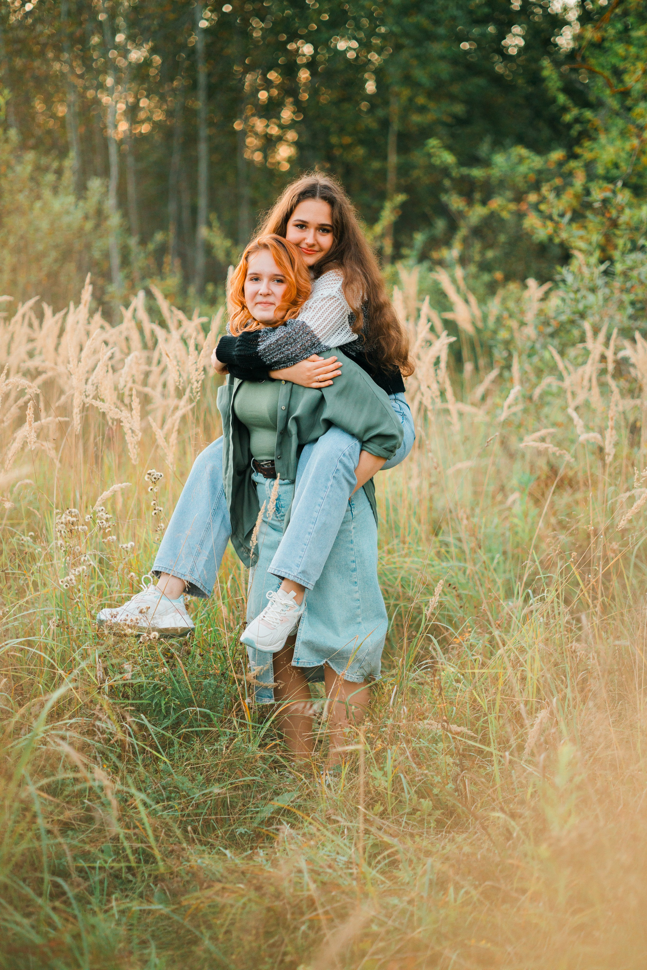 Осенняя фотосессия для выпускных альбомов 11 классов в Тарусе 2025 год. Выпускные альбомы в Серпухове