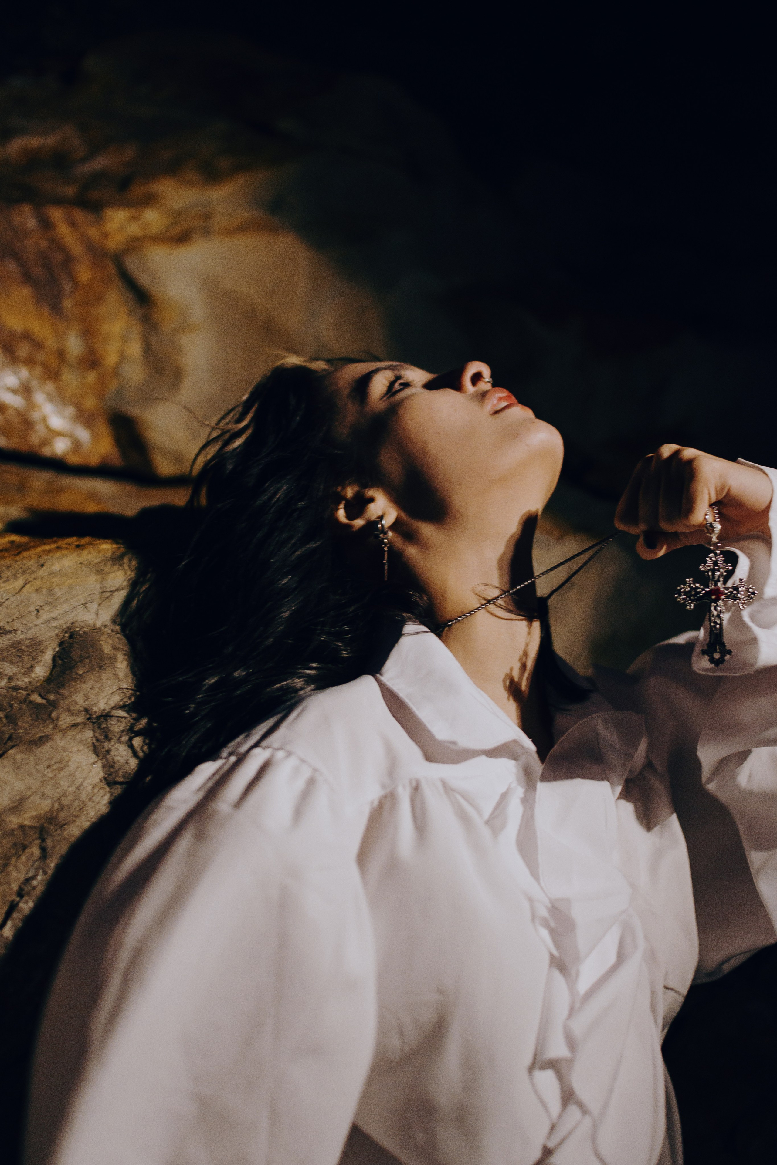 Съёмка у моря с оленьими рогами