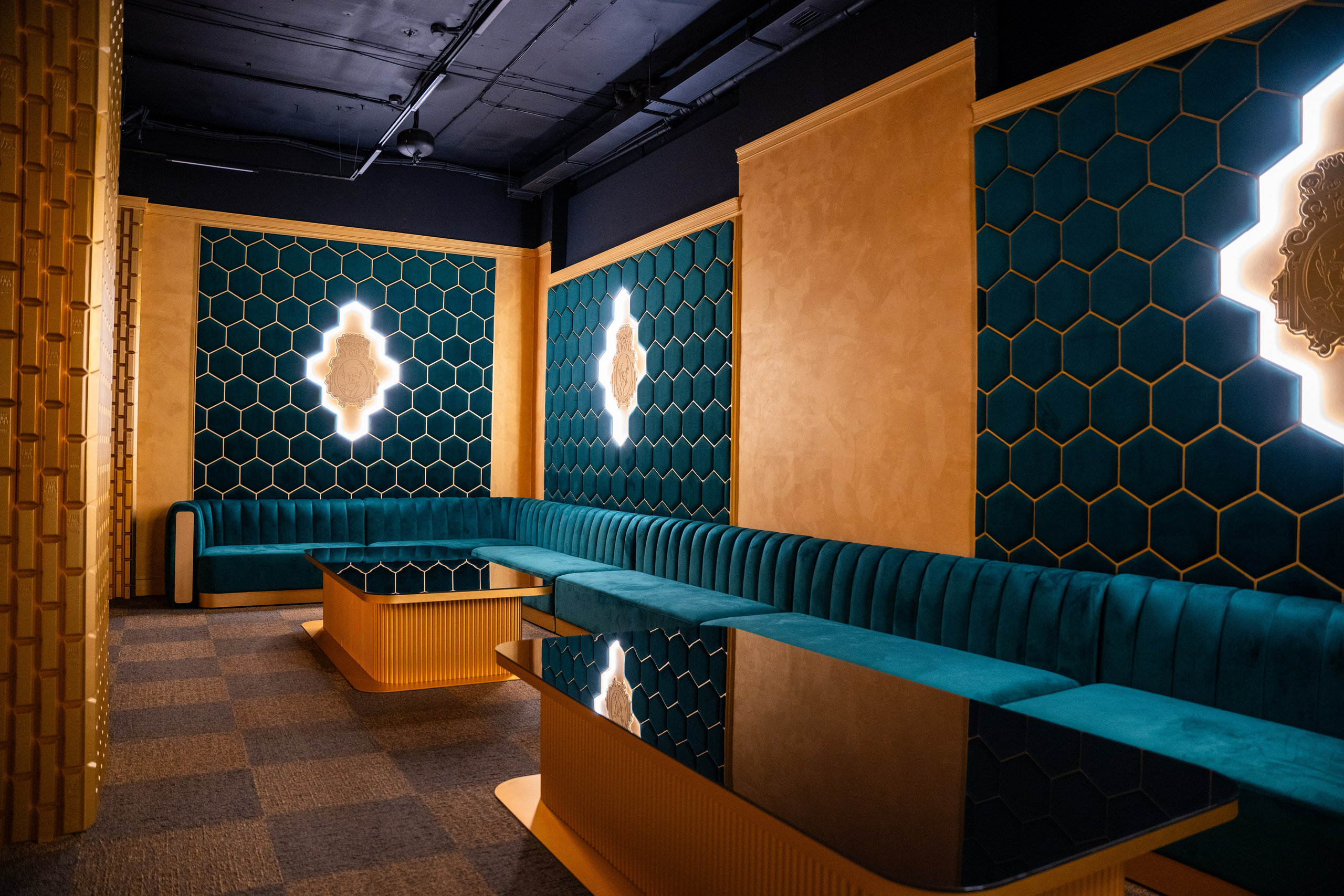 Фотосъемка интерьера стриптиз-клуба Hefner — элитный клуб Краснодара. Интерьерная фотосъемка клуба Hefner в Краснодаре — профессионально. Шедевры для Вас! Фотограф и Видеограф в Краснодаре Пахиев Руслан