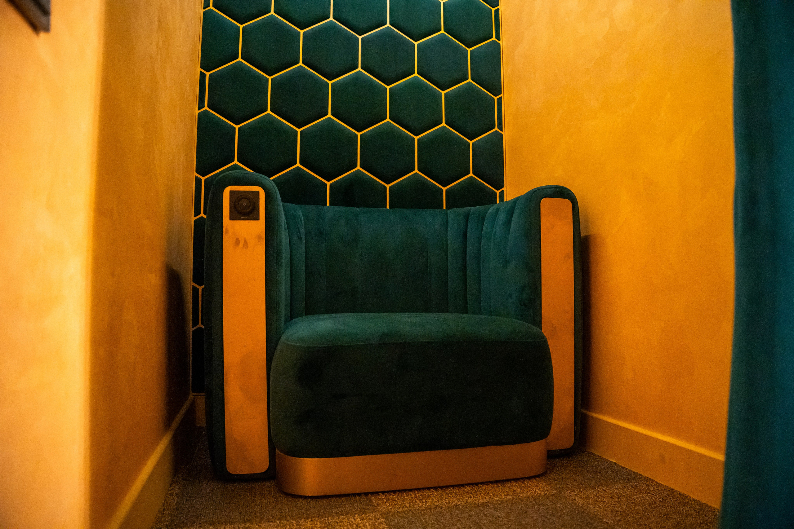 Фотосъемка интерьера стриптиз-клуба Hefner — элитный клуб Краснодара. Интерьерная фотосъемка клуба Hefner в Краснодаре — профессионально. Шедевры для Вас! Фотограф и Видеограф в Краснодаре Пахиев Руслан