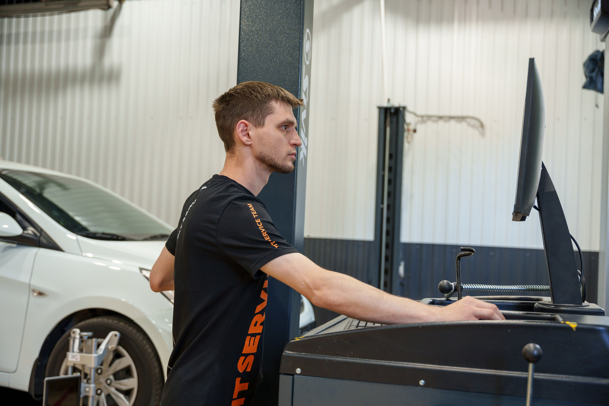 Интерьерная фотосъемка автосервиса Fit Service в Краснодаре — Профессиональная фотосъемка интерьера техцентра в Краснодаресеть СТО. Шедевры для Вас! Фотограф и Видеограф в Краснодаре Пахиев Руслан