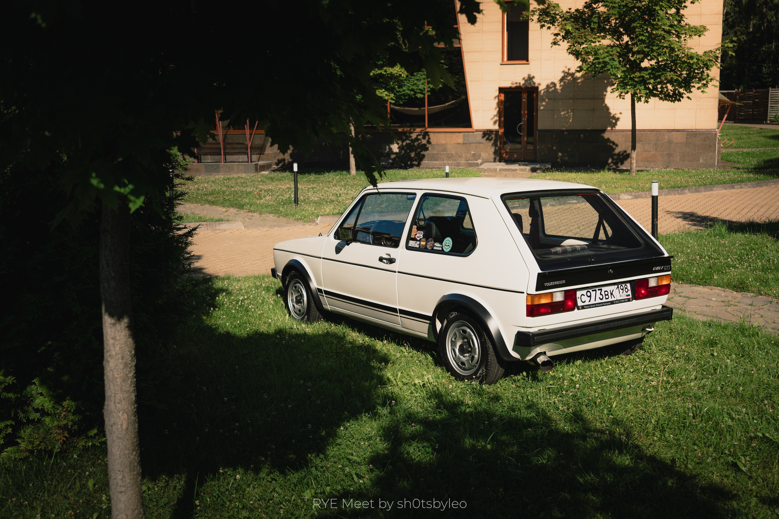 Масштабный летний фестиваль RYE Meet — встреча клуба любителей автомобилей старше 25-лет. Автомобильный фотограф Антон Цырулев