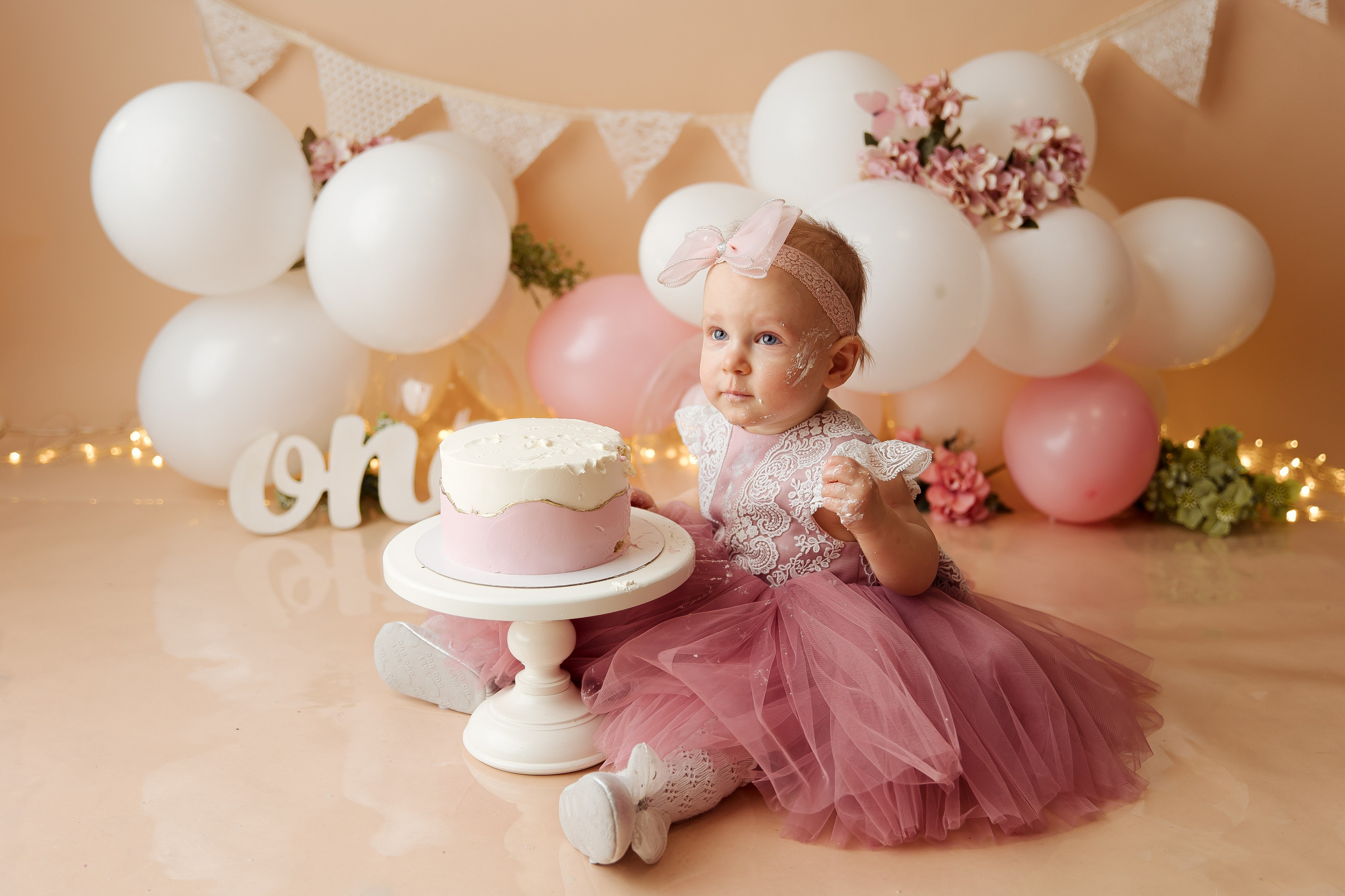 Праздничное оформление. Фотограф беременности, новорожденных Москва. годики под ключ